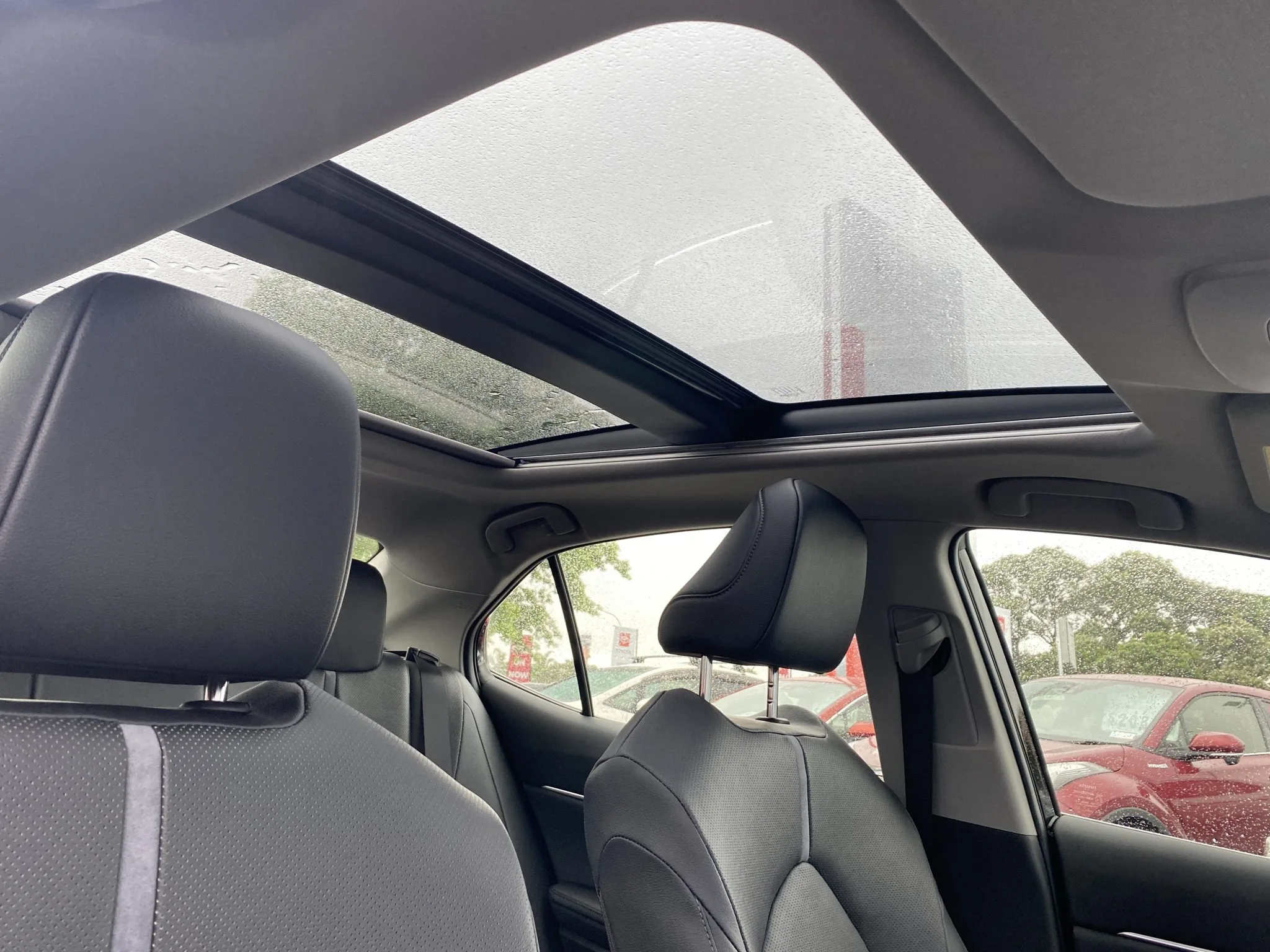 2025 Toyota Camry ZR 2.5P HEV – Hybrid Luxury Sedan