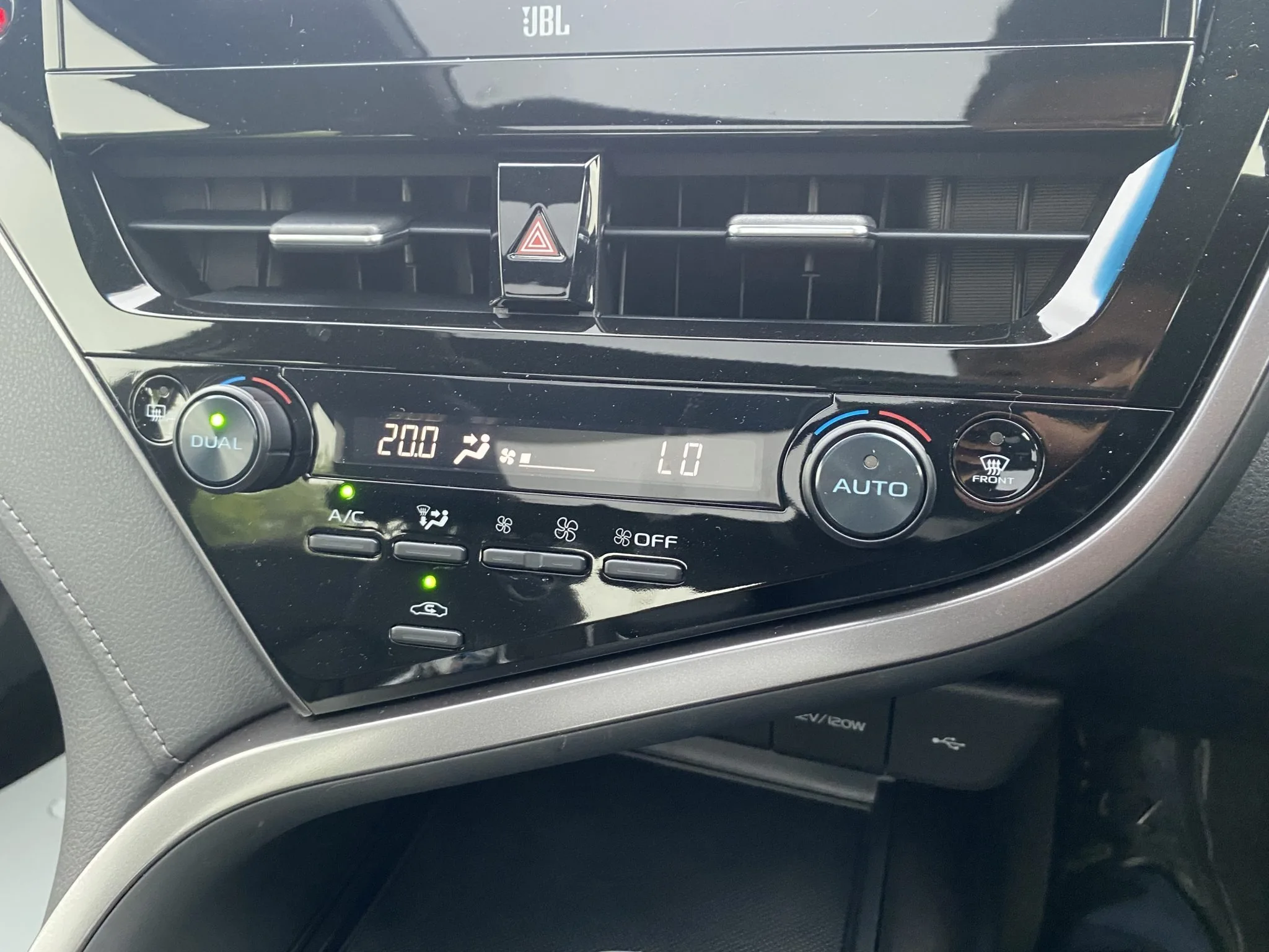 2025 Toyota Camry ZR 2.5P HEV – Hybrid Luxury Sedan