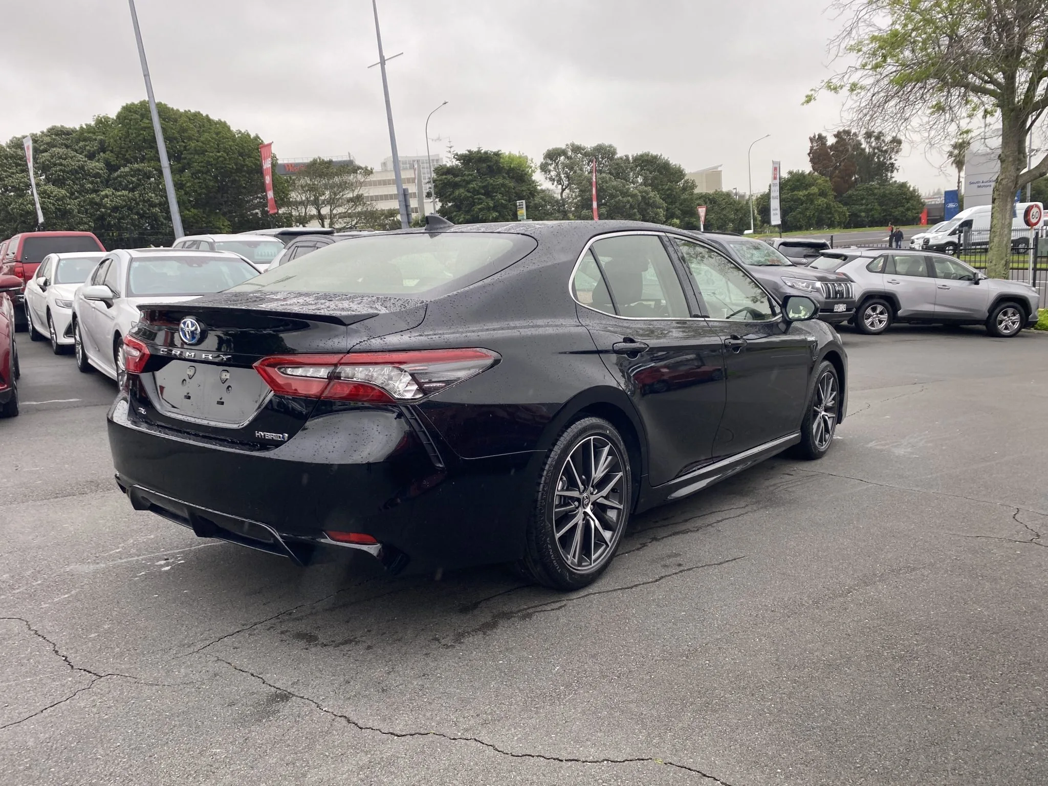 2025 Toyota Camry ZR 2.5P HEV – Hybrid Luxury Sedan