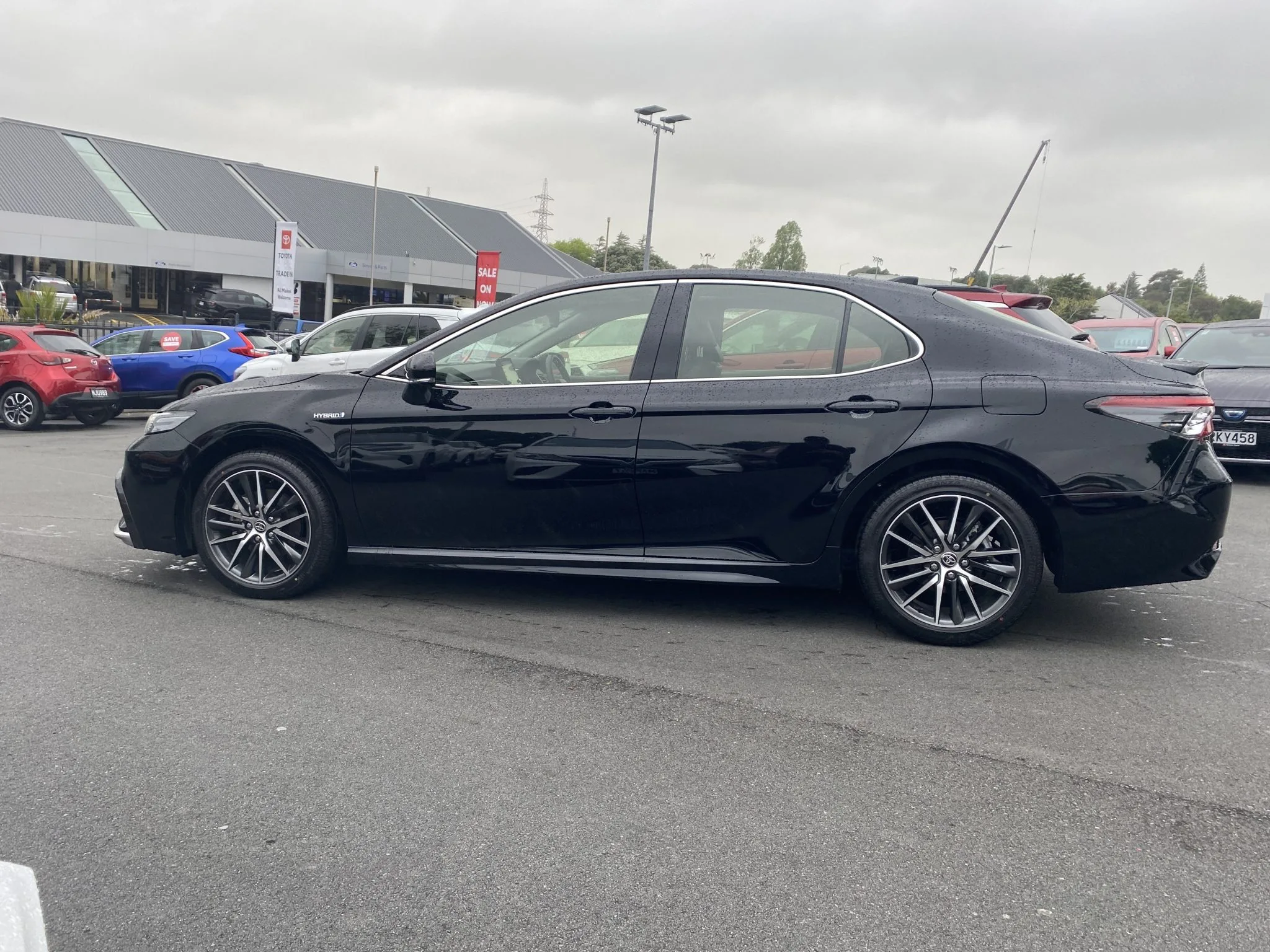 2025 Toyota Camry ZR 2.5P HEV – Hybrid Luxury Sedan