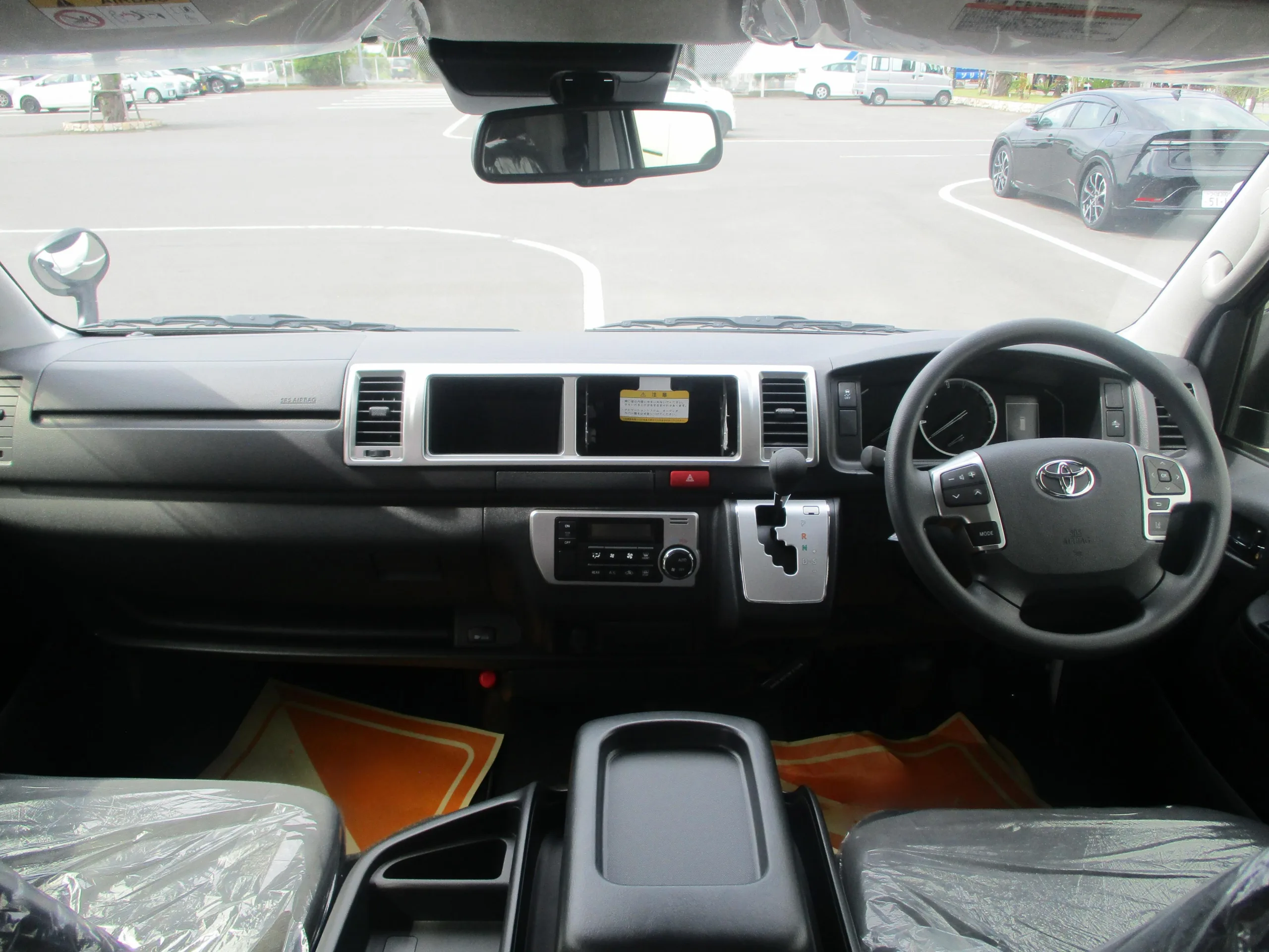 2025 Toyota Hiace 2.7 Grand Cabin 10 Seates for export from Japan