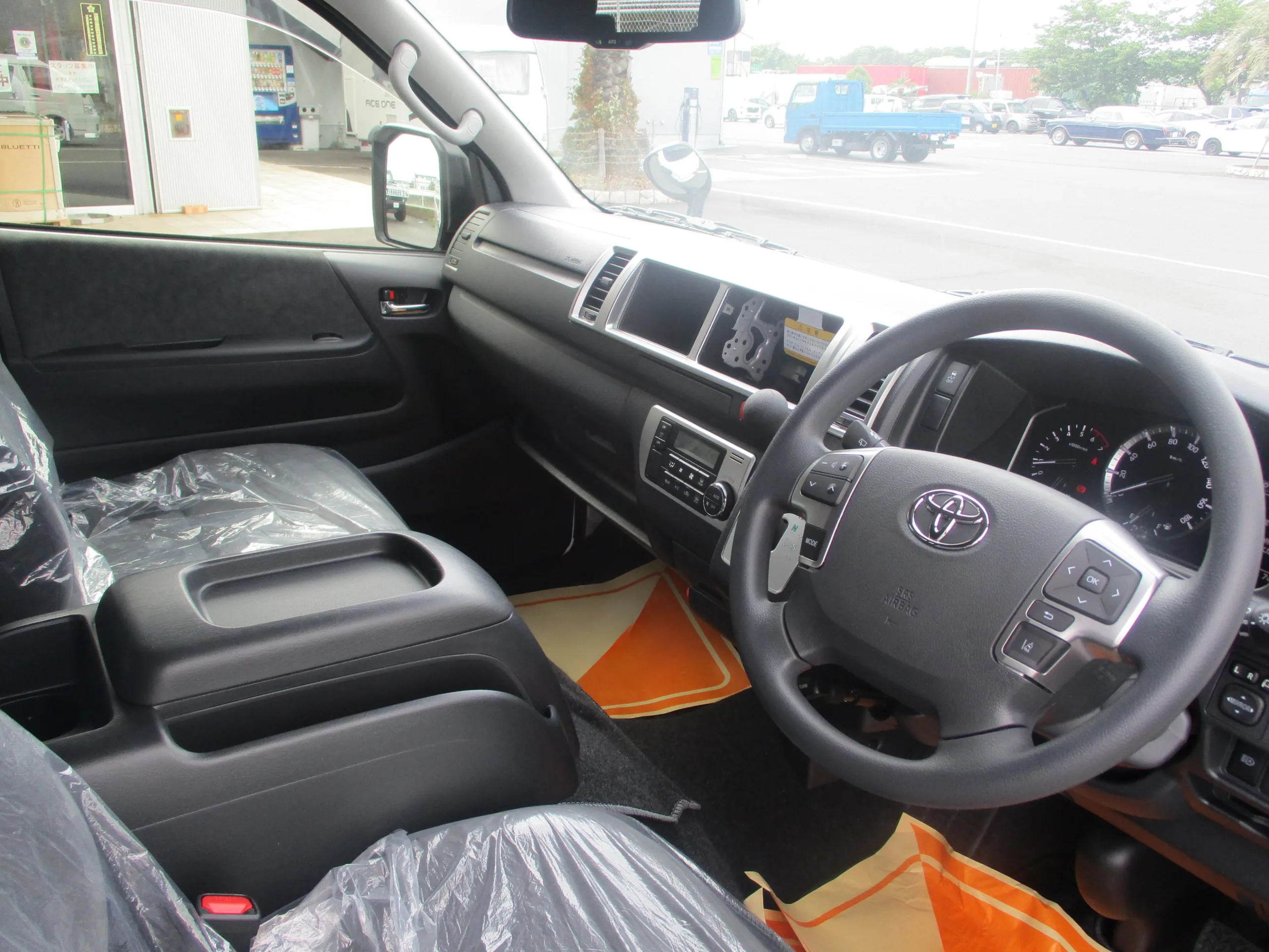 2025 Toyota Hiace 2.7 Grand Cabin 10 Seates for export from Japan