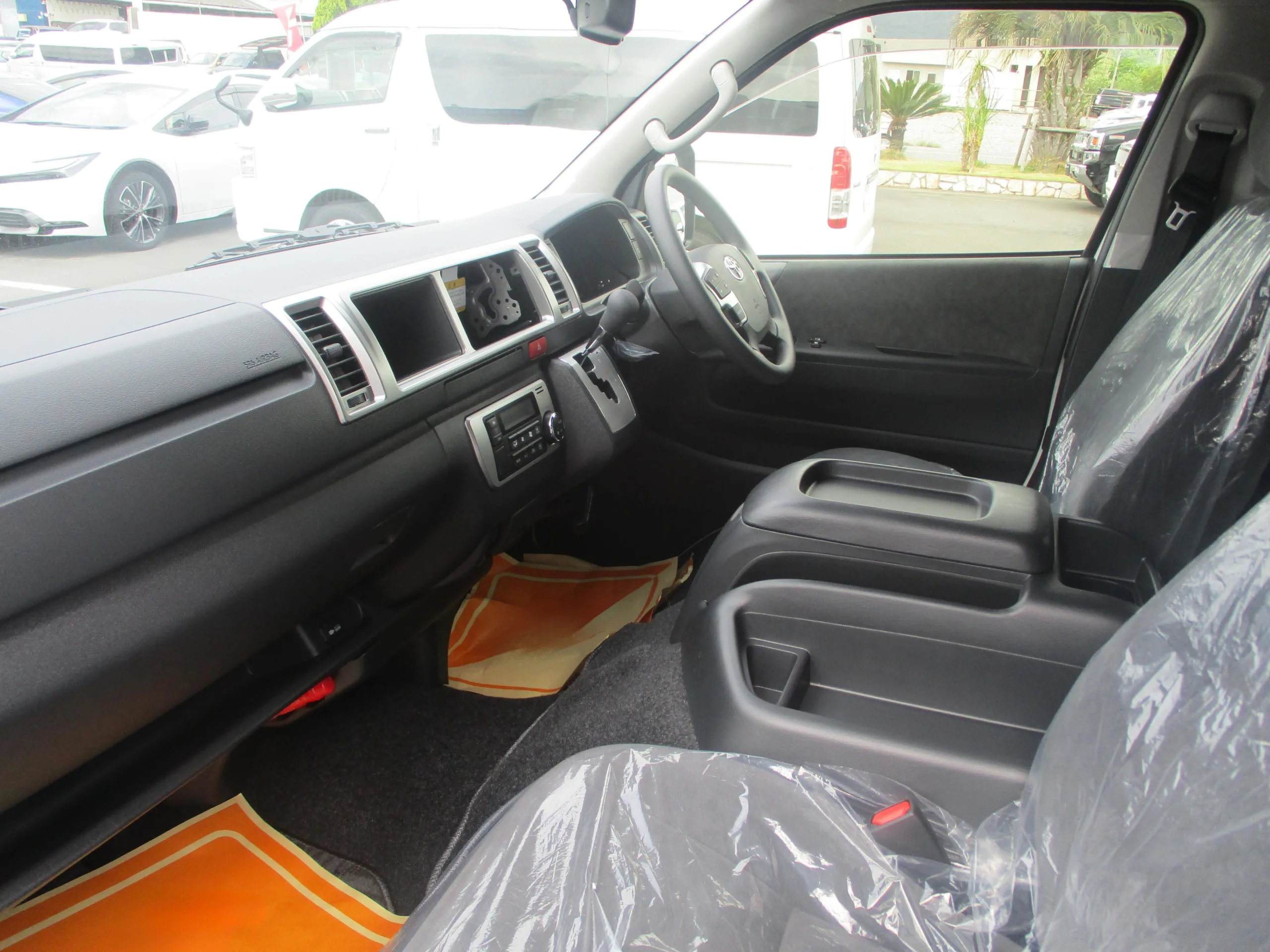 2025 Toyota Hiace 2.7 Grand Cabin 10 Seates for export from Japan