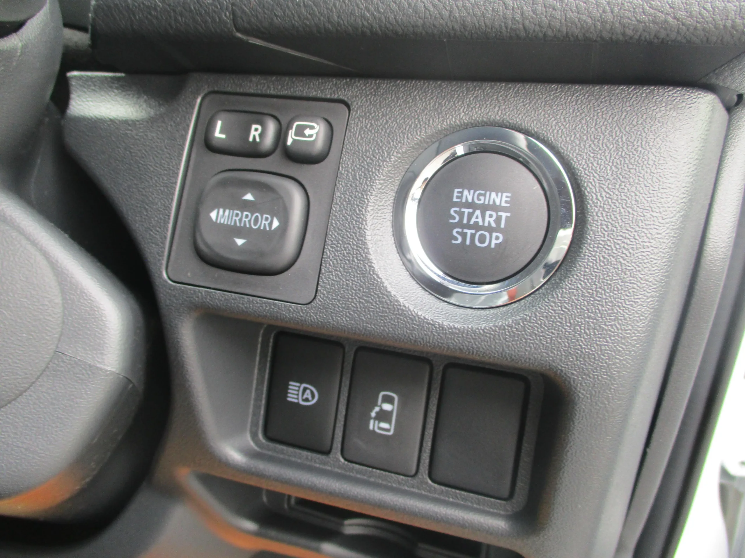 2025 Toyota Hiace 2.7 Grand Cabin 10 Seates for export from Japan