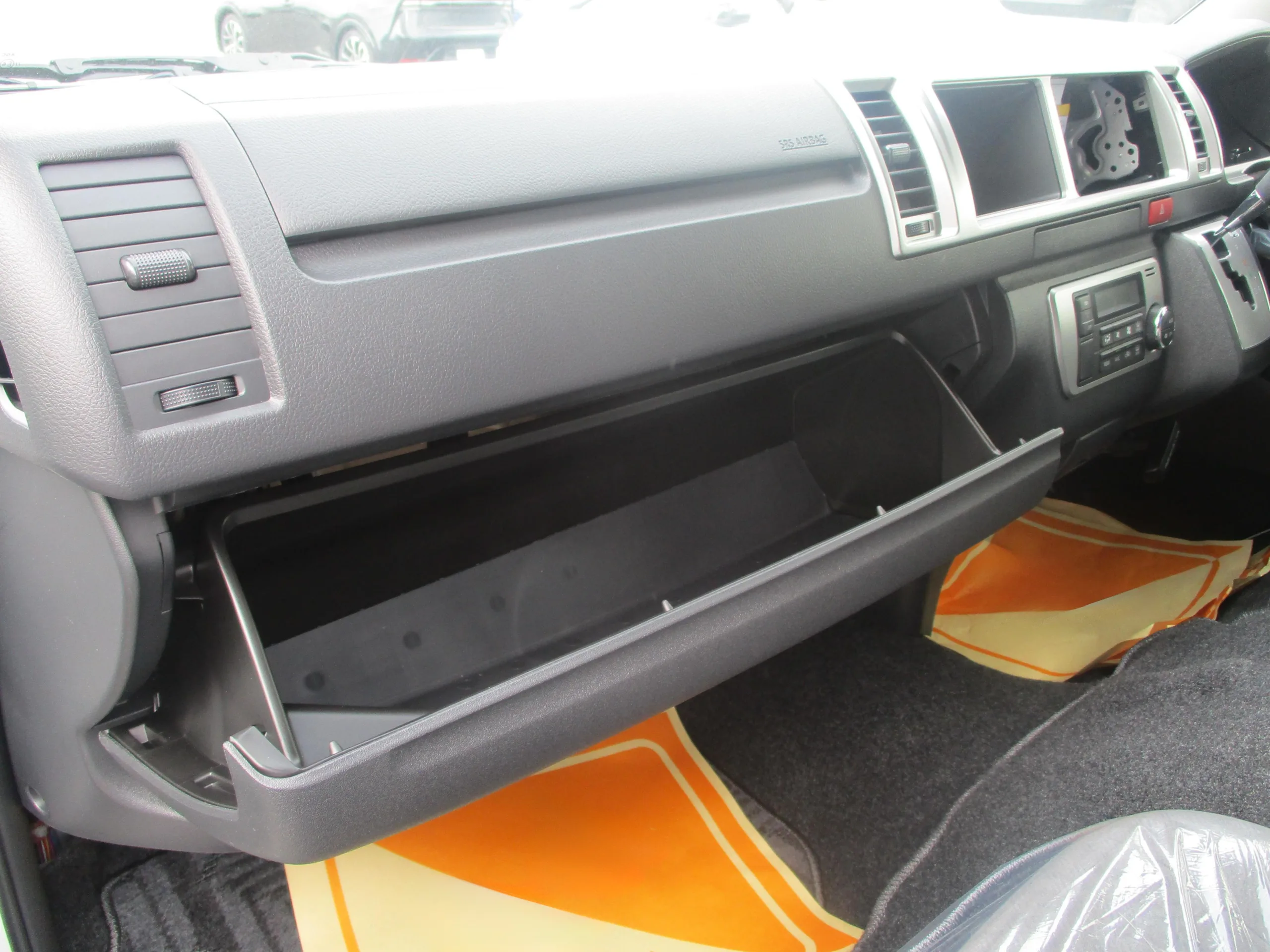 2025 Toyota Hiace 2.7 Grand Cabin 10 Seates for export from Japan
