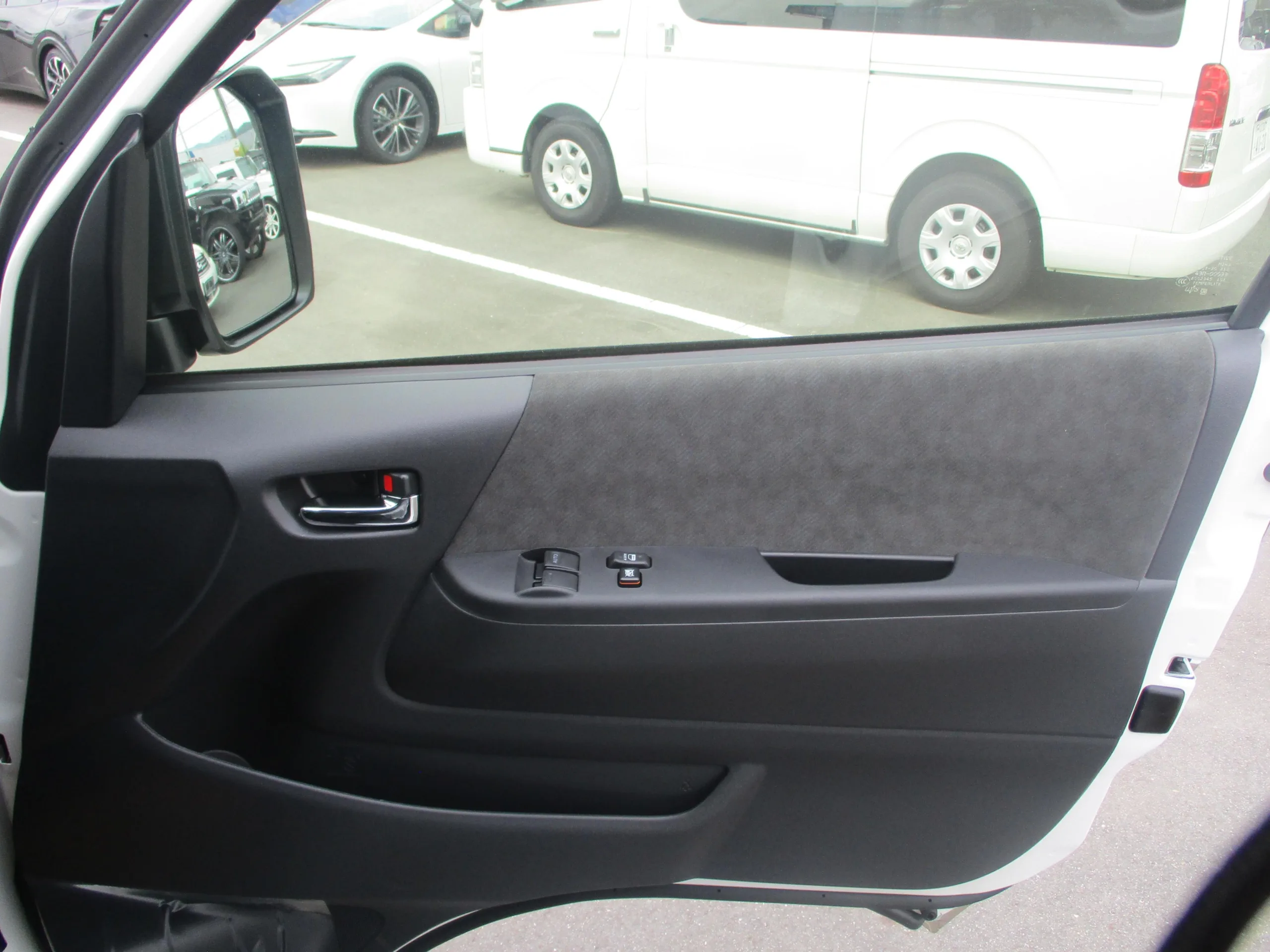 2025 Toyota Hiace 2.7 Grand Cabin 10 Seates for export from Japan