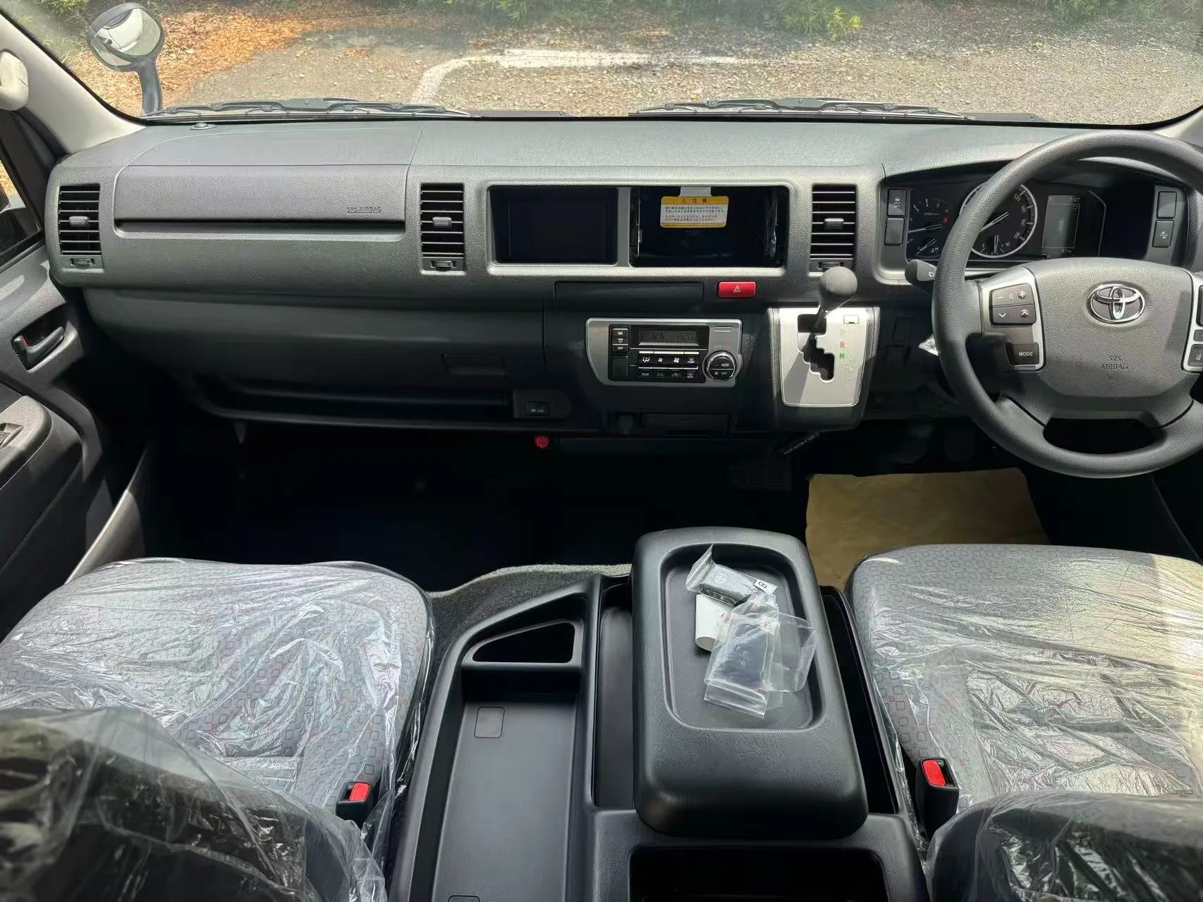 2025 Toyota Hiace Commuter – 2.8 GL Diesel Turbo for export from Japan