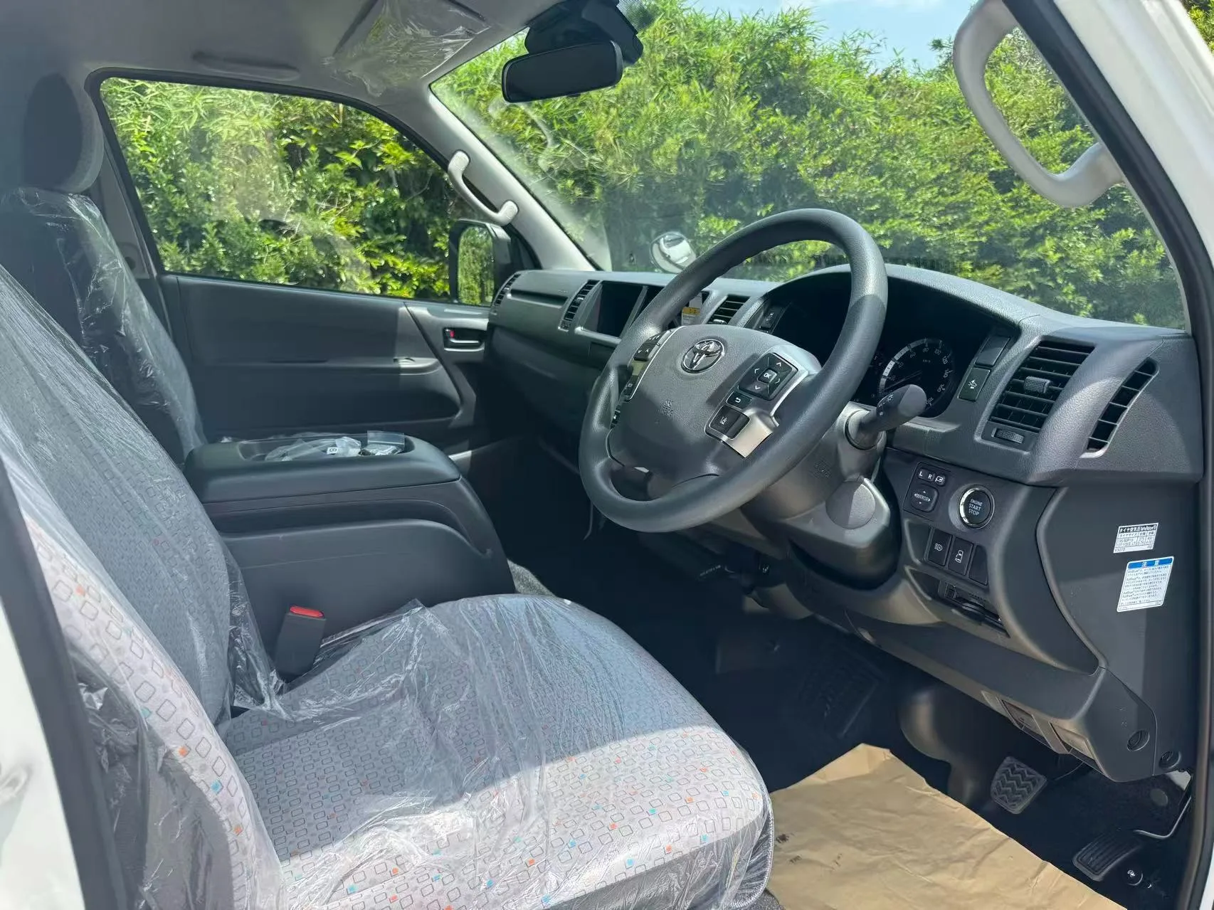 2025 Toyota Hiace Commuter – 2.8 GL Diesel Turbo for export from Japan