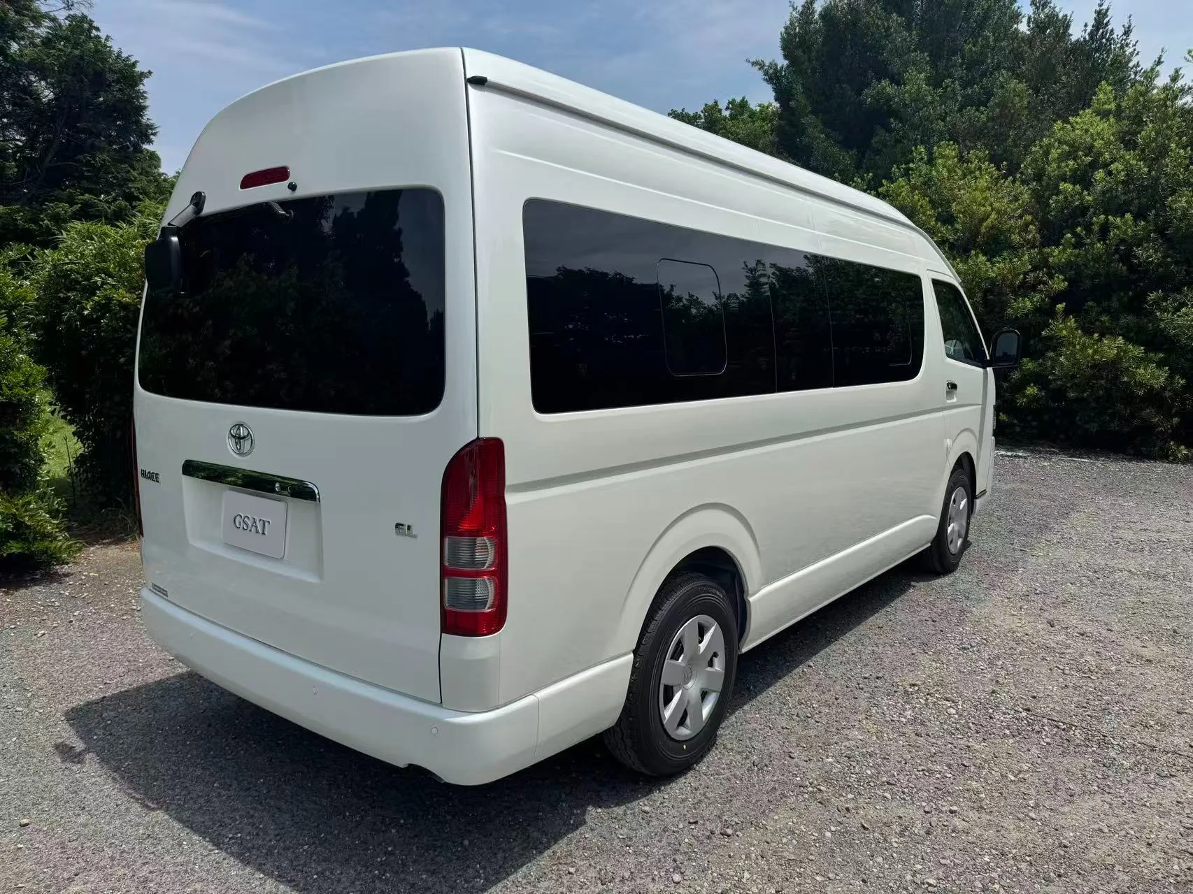 2025 Toyota Hiace Commuter – 2.8 GL Diesel Turbo for export from Japan