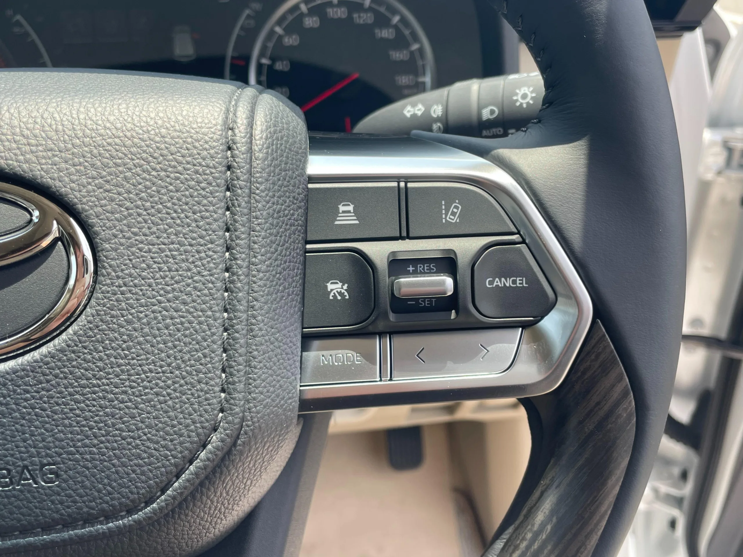 2025 Toyota Land Cruiser 300 ZX 4WD – Luxury Flagship