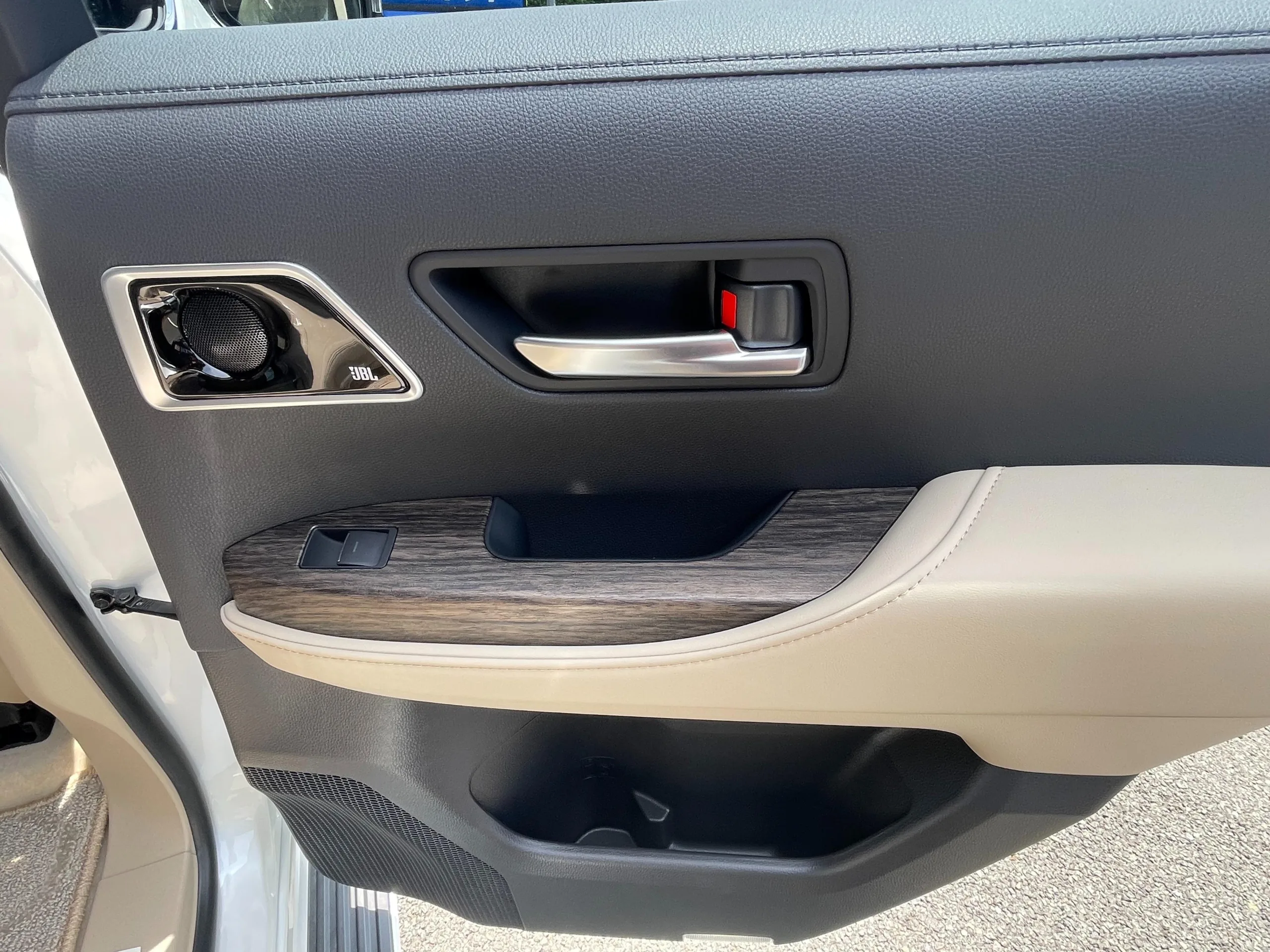 2025 Toyota Land Cruiser 300 ZX 4WD – Luxury Flagship