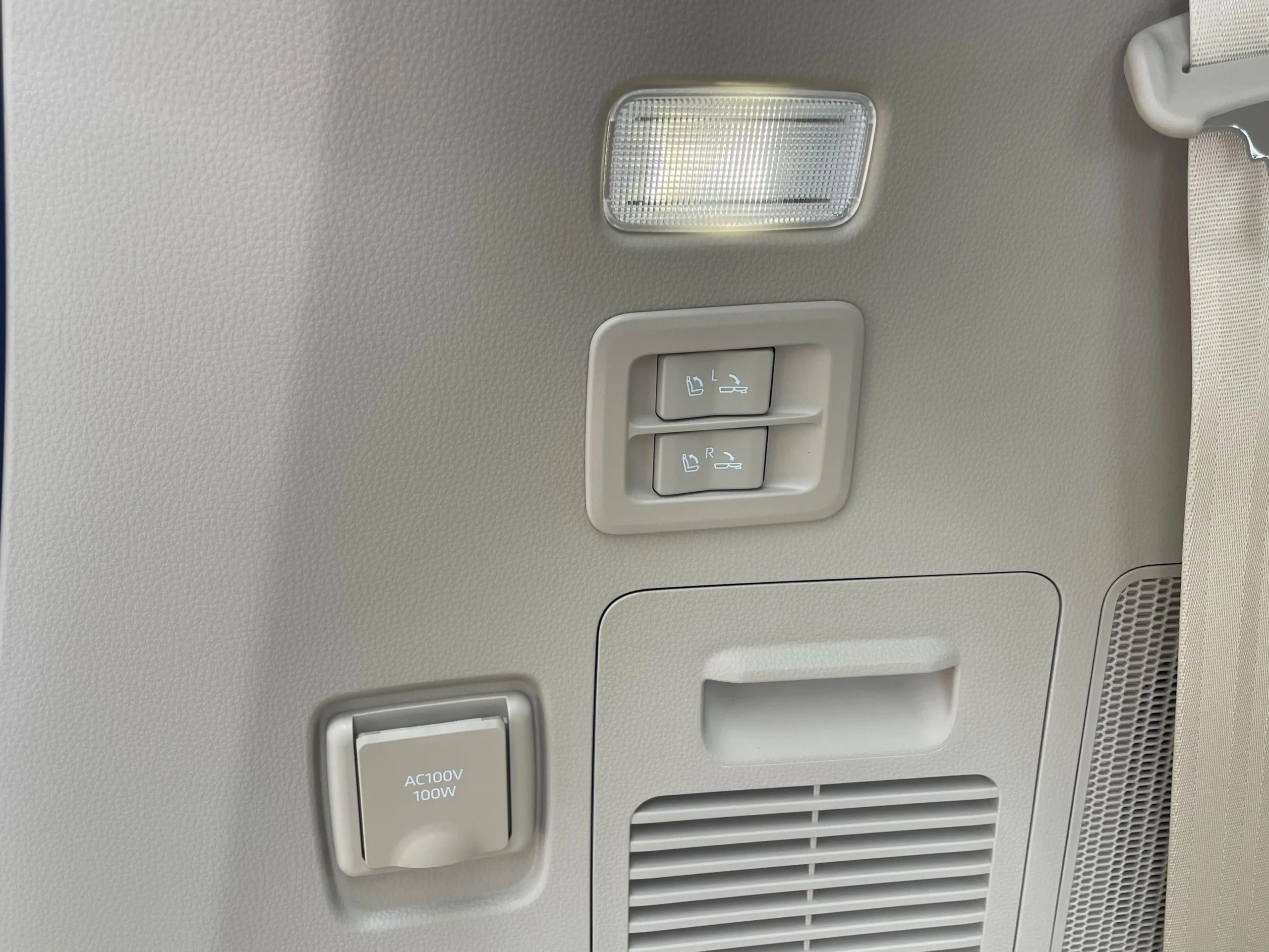 2025 Toyota Land Cruiser 300 ZX 4WD – Luxury Flagship
