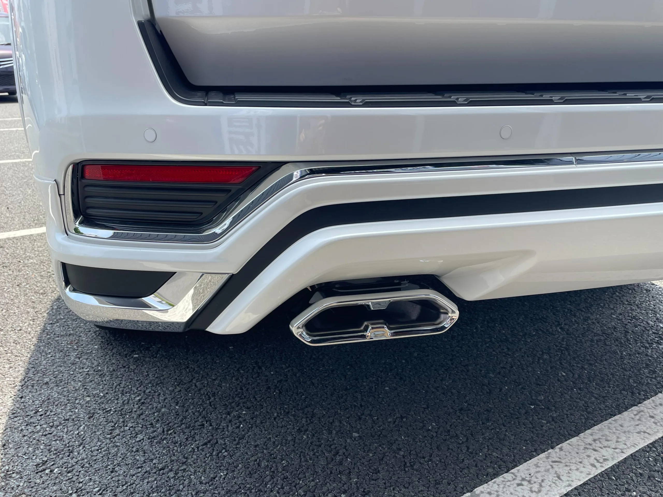2025 Toyota Land Cruiser 300 ZX 4WD – Luxury Flagship