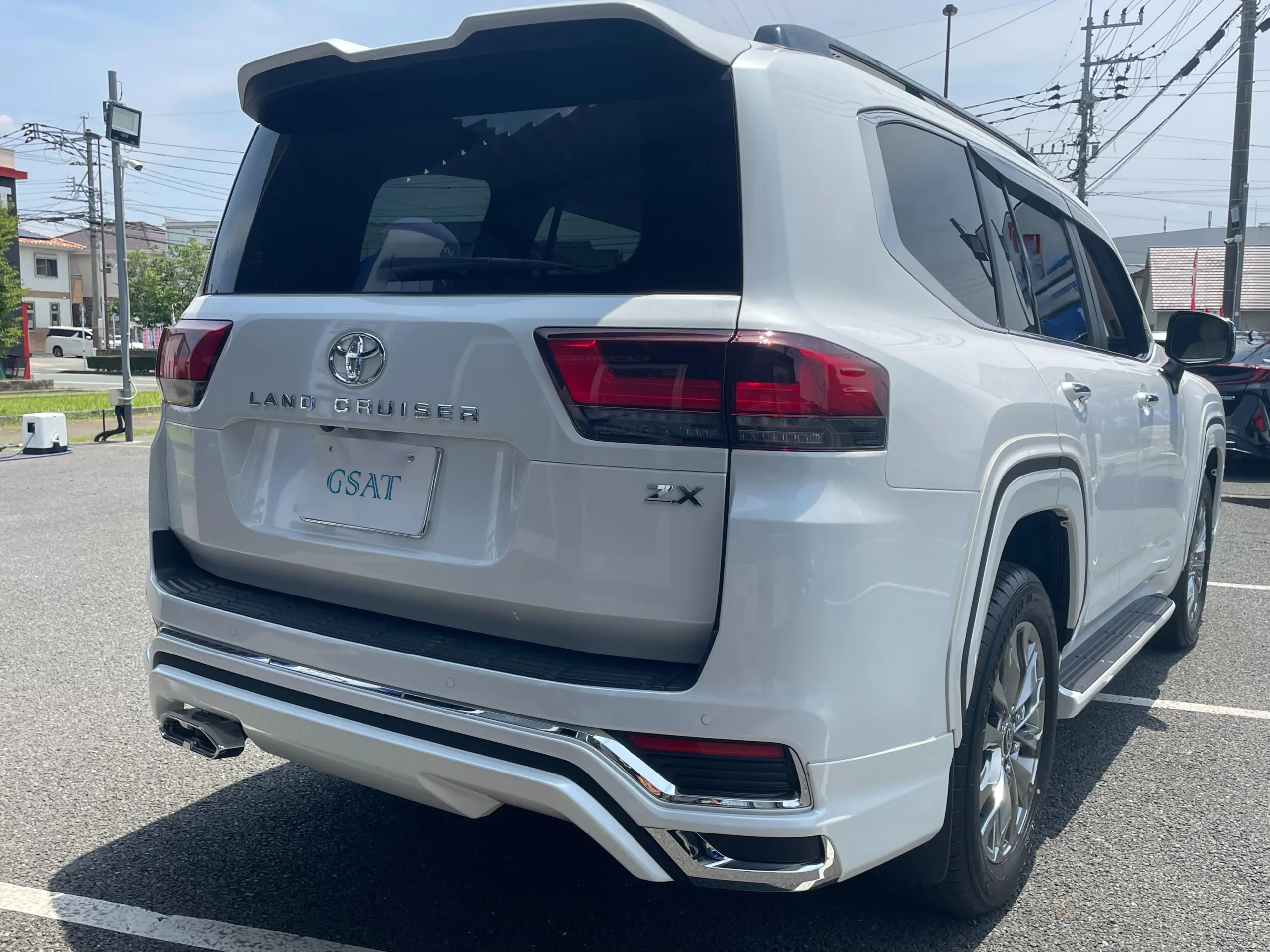 2025 Toyota Land Cruiser 300 ZX 4WD – Luxury Flagship