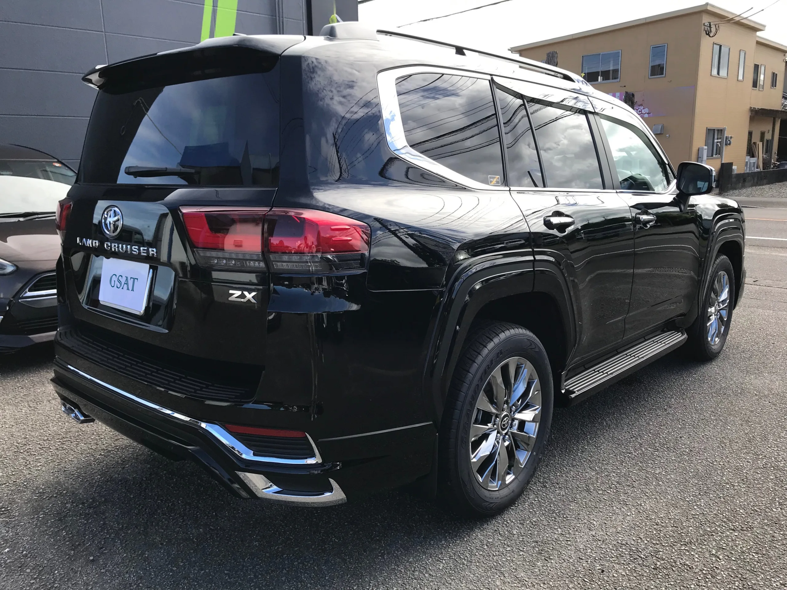 2025 Toyota Land Cruiser 300 ZX – BLACK
