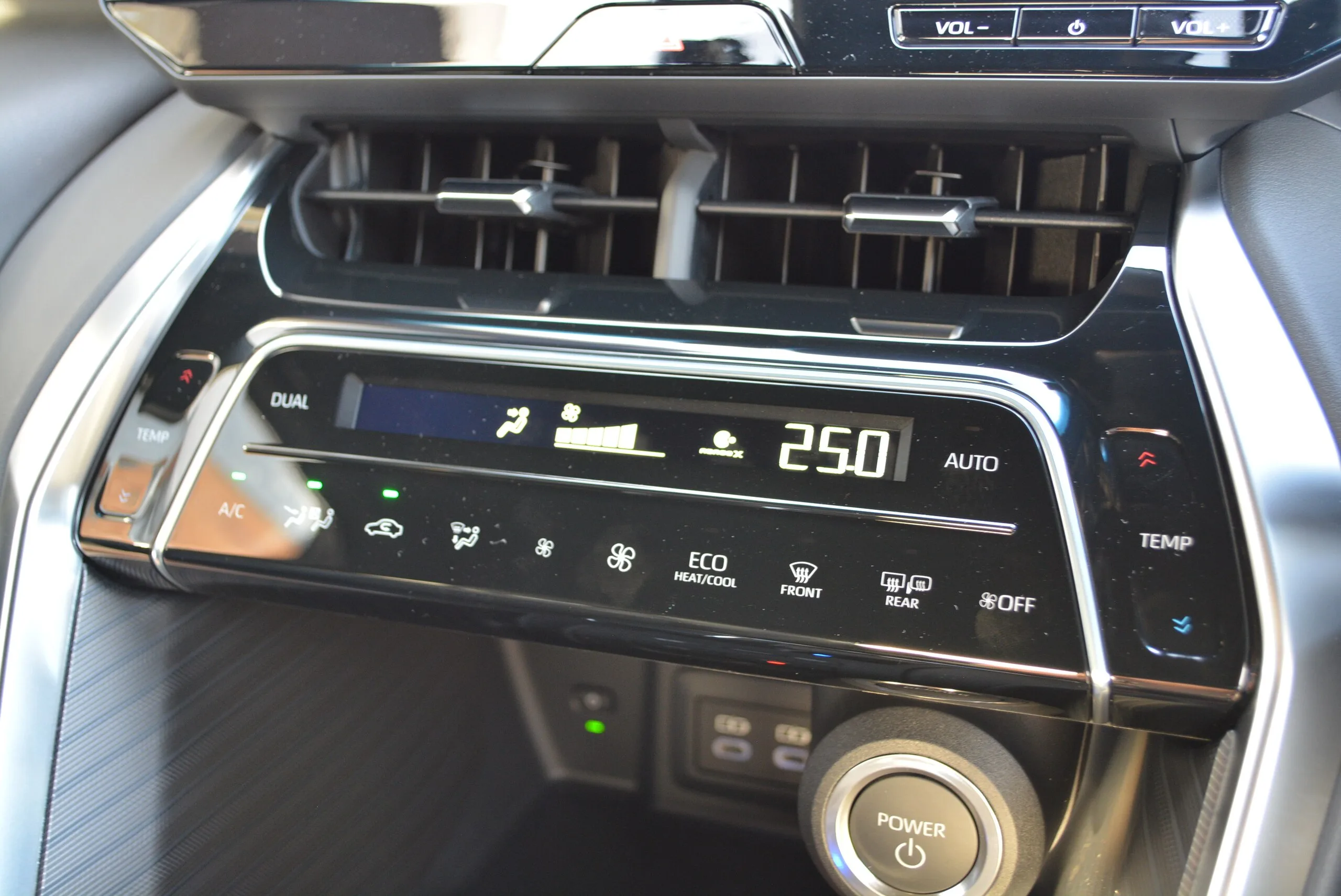2026 Toyota Harrier 2.5 Hybrid Z