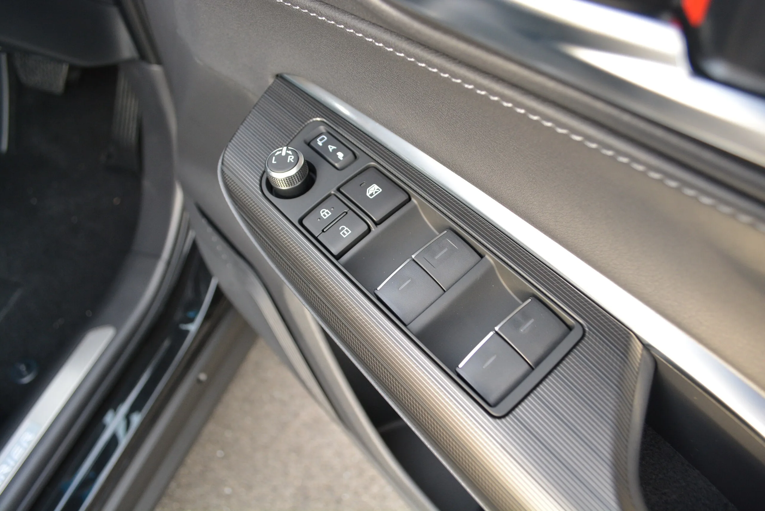 2026 Toyota Harrier 2.5 Hybrid Z