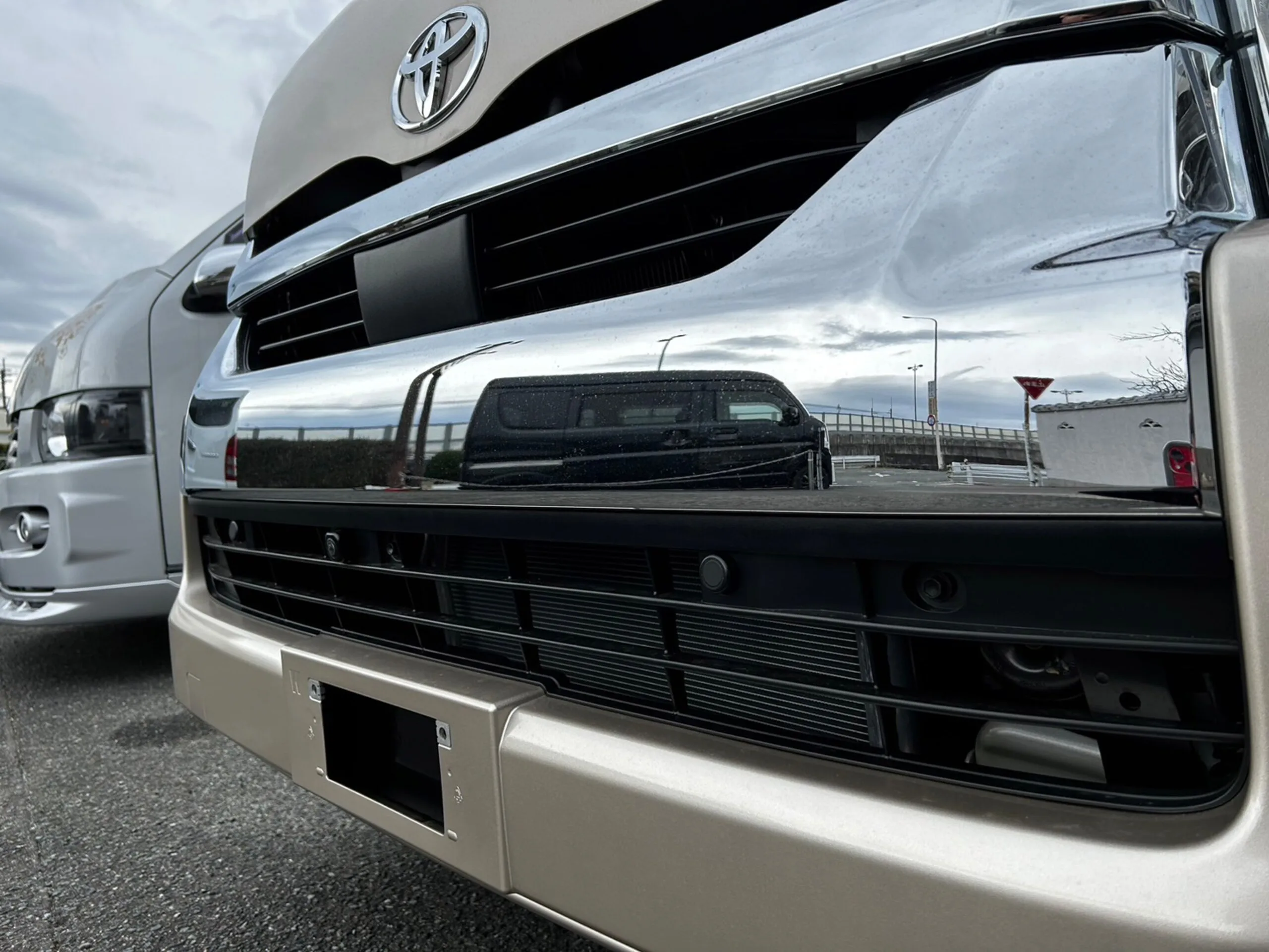 2026 Toyota Hiace 2.7 Grand Cabin 10 Seater for export from Japan