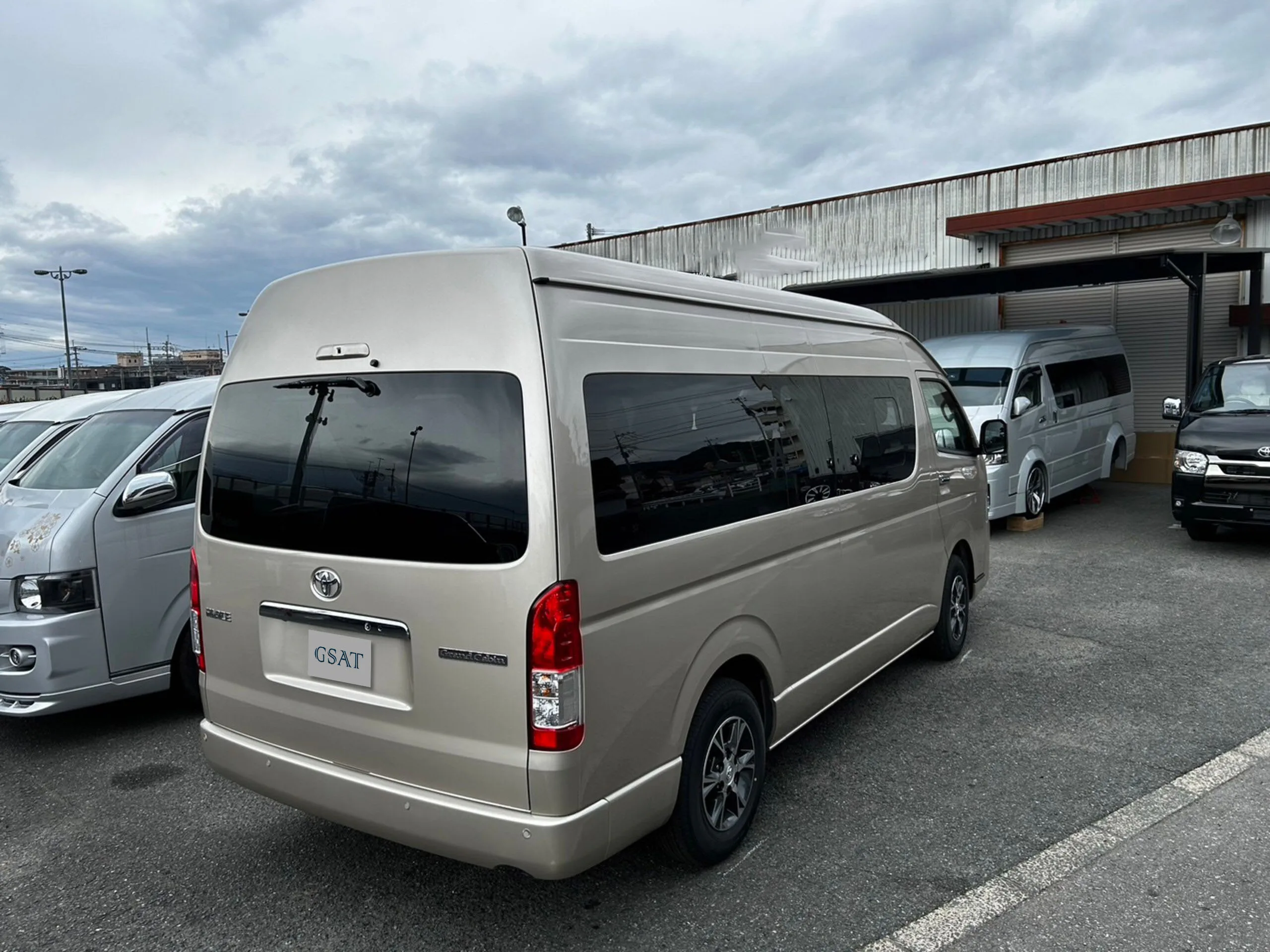 2026 Toyota Hiace 2.7 Grand Cabin 10 Seater for export from Japan