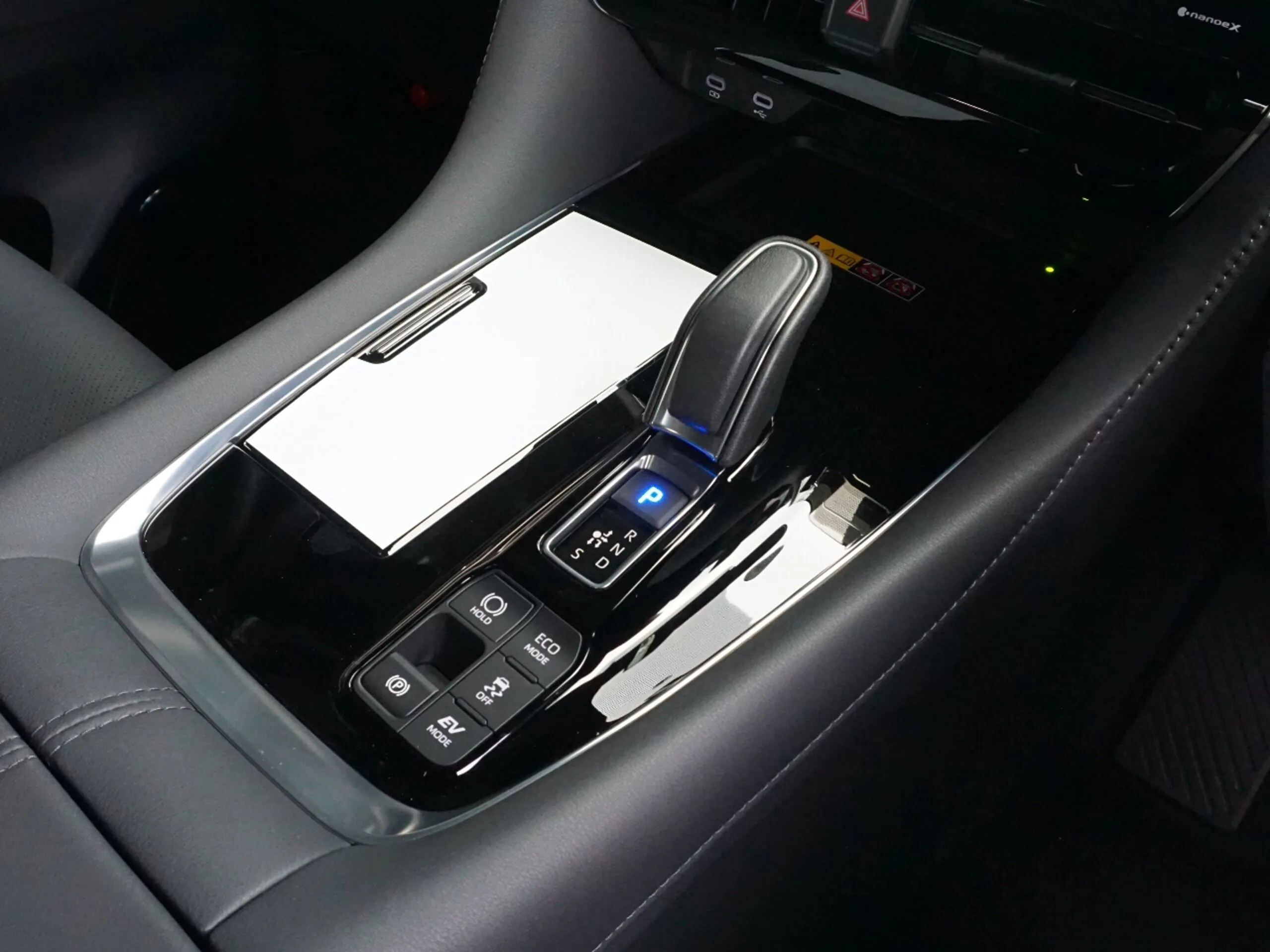 2026 Toyota Velfire Hybrid 2.5 Executive Lounge E-Four 4WD for export from Japan