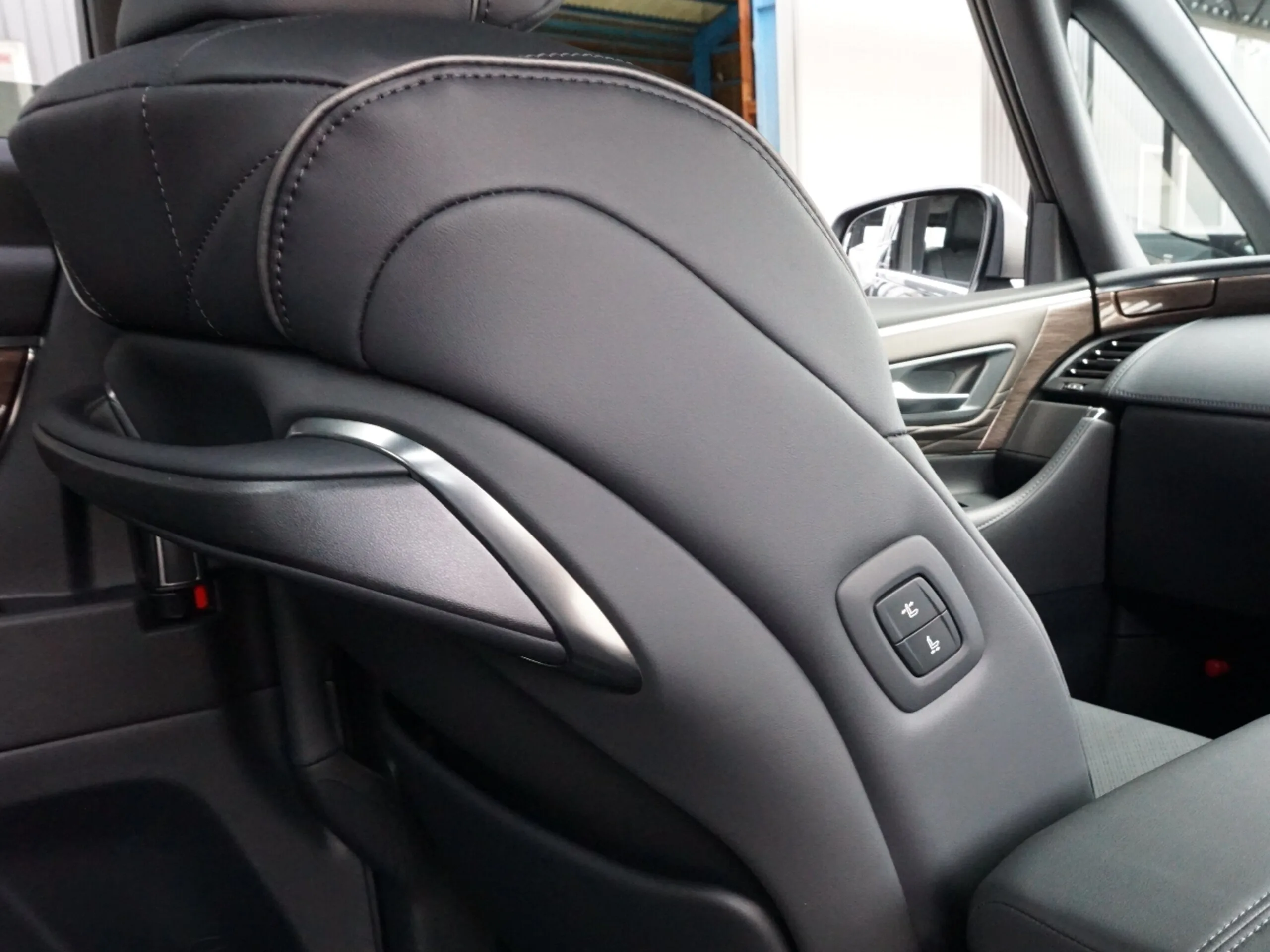 2026 Toyota Velfire Hybrid 2.5 Executive Lounge E-Four 4WD for export from Japan