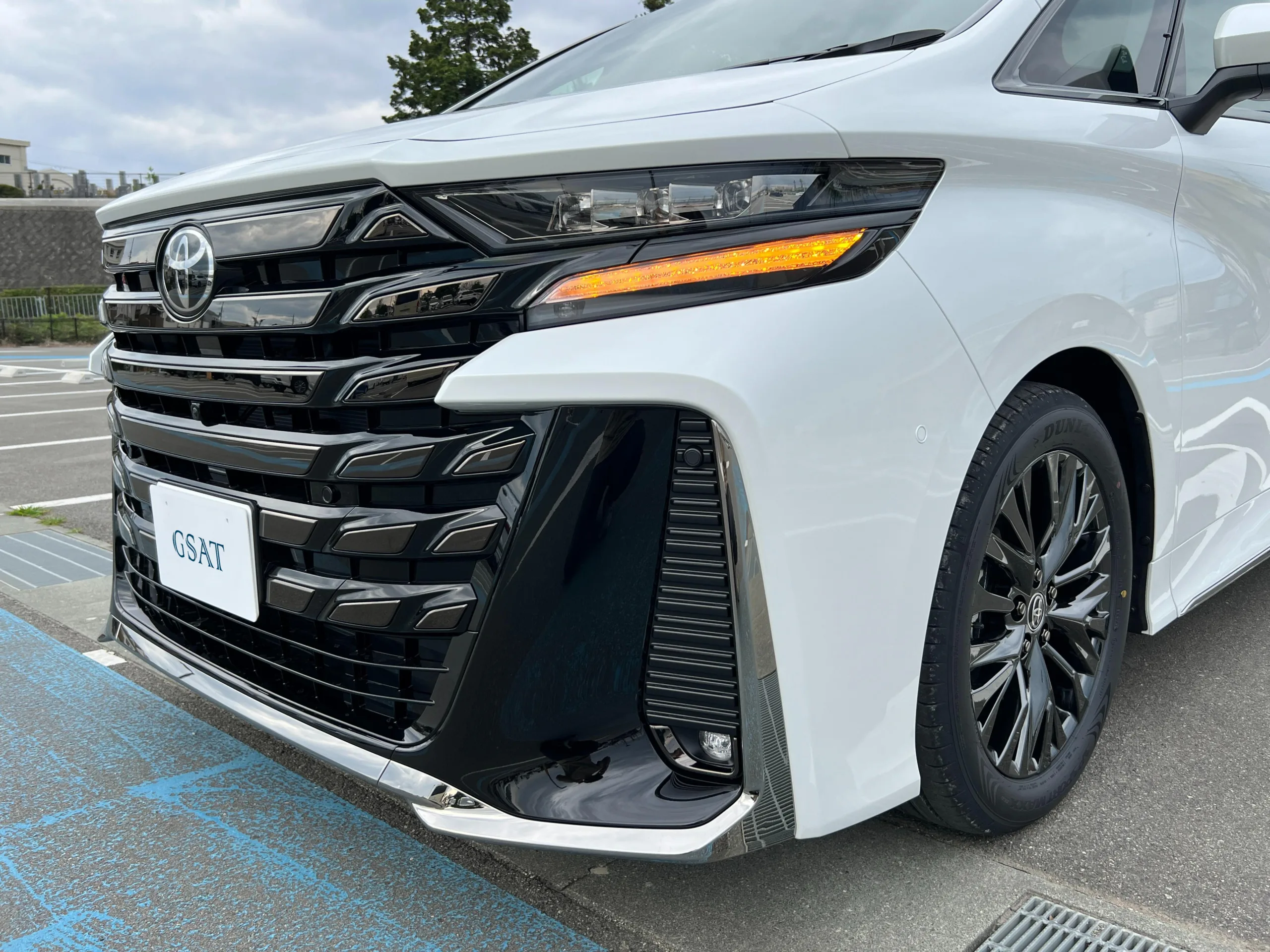 2025 Toyota VELLFIRE 2.4 Z Premier MPV for export from Japan