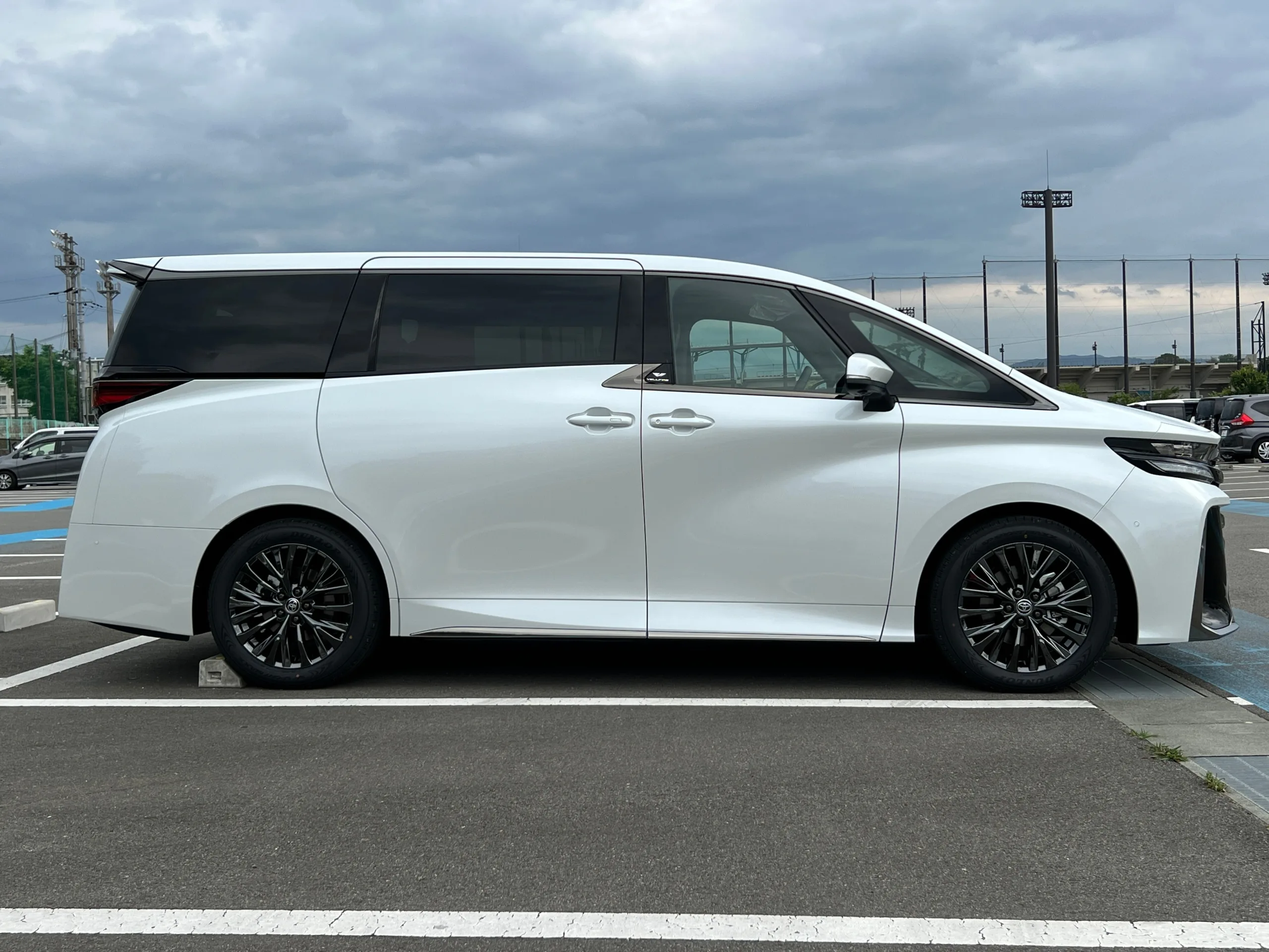 2025 Toyota VELLFIRE 2.4 Z Premier MPV for export from Japan