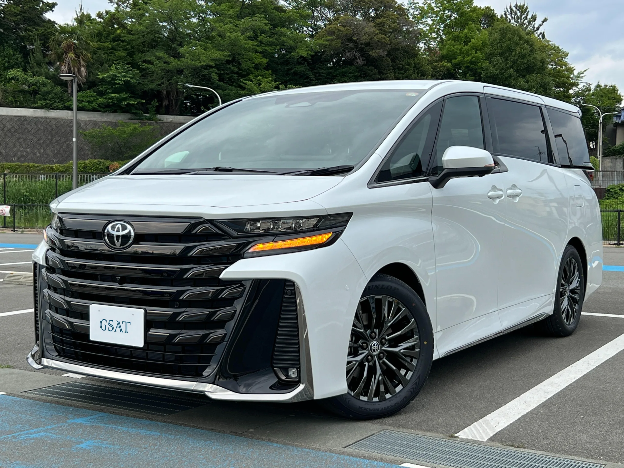 2025 Toyota VELLFIRE 2.4 Z Premier MPV for export from Japan