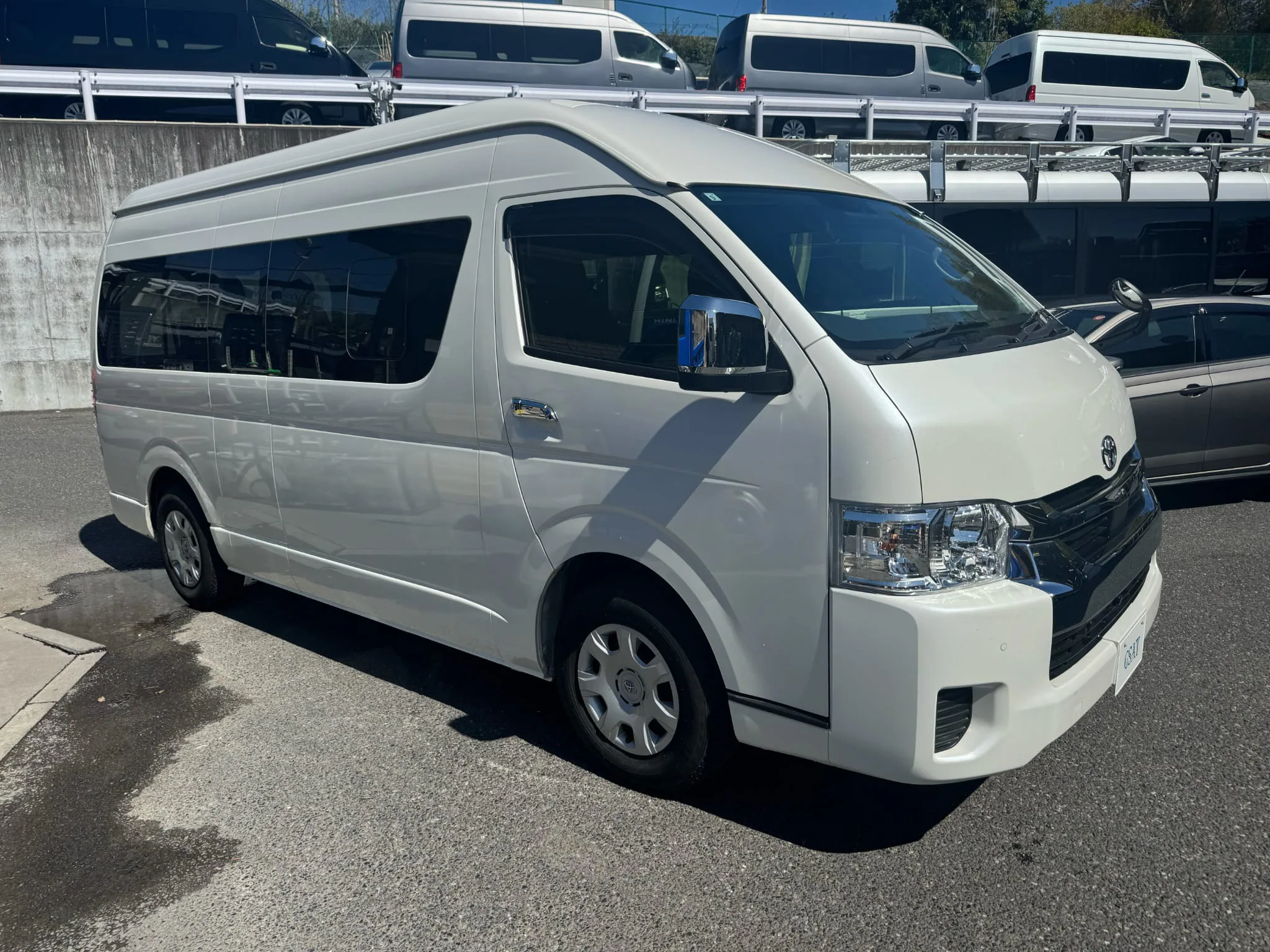 2025 Toyota Hiace Grand Cabin – 10 Seater (14 Seater Convertible) for export from Japan