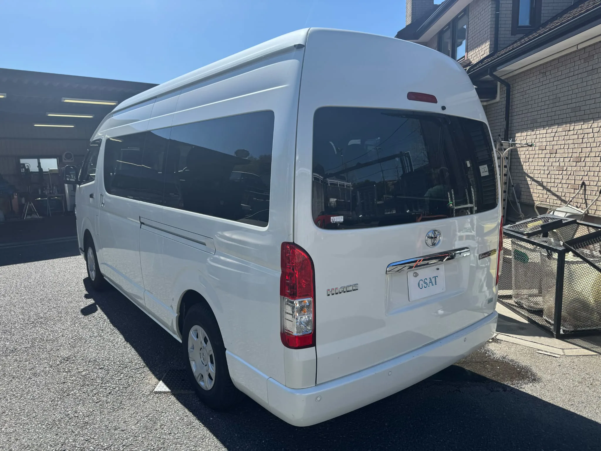 2025 Toyota Hiace Grand Cabin – 10 Seater (14 Seater Convertible) for export from Japan
