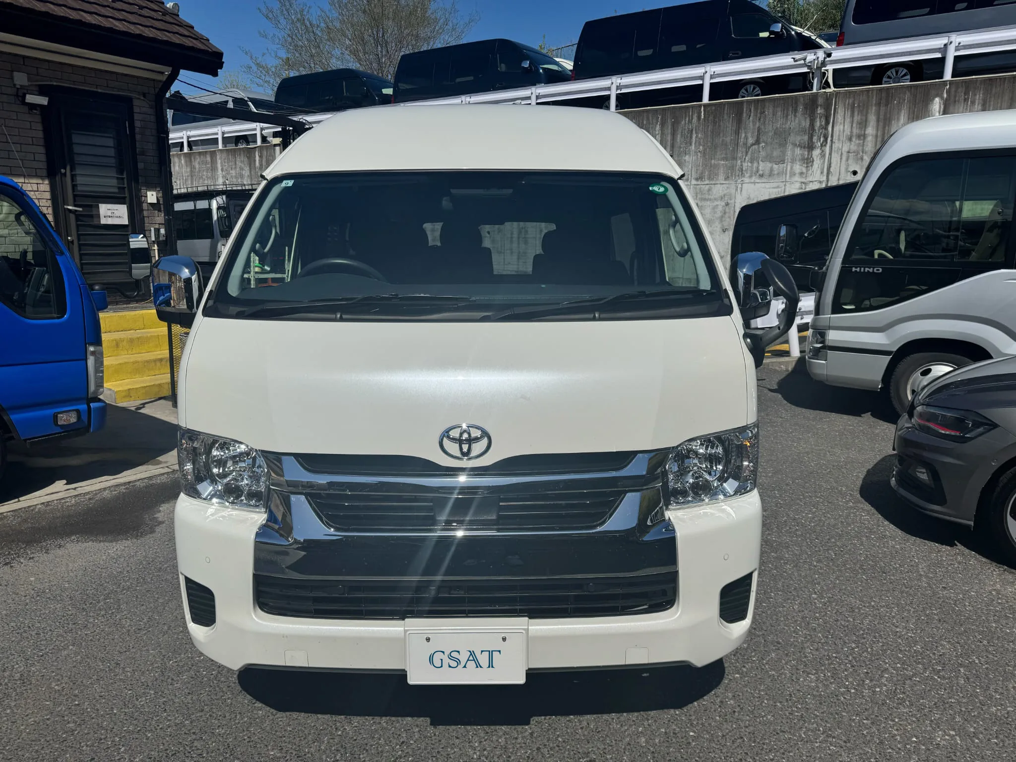 2025 Toyota Hiace Grand Cabin – 10 Seater (14 Seater Convertible) for export from Japan