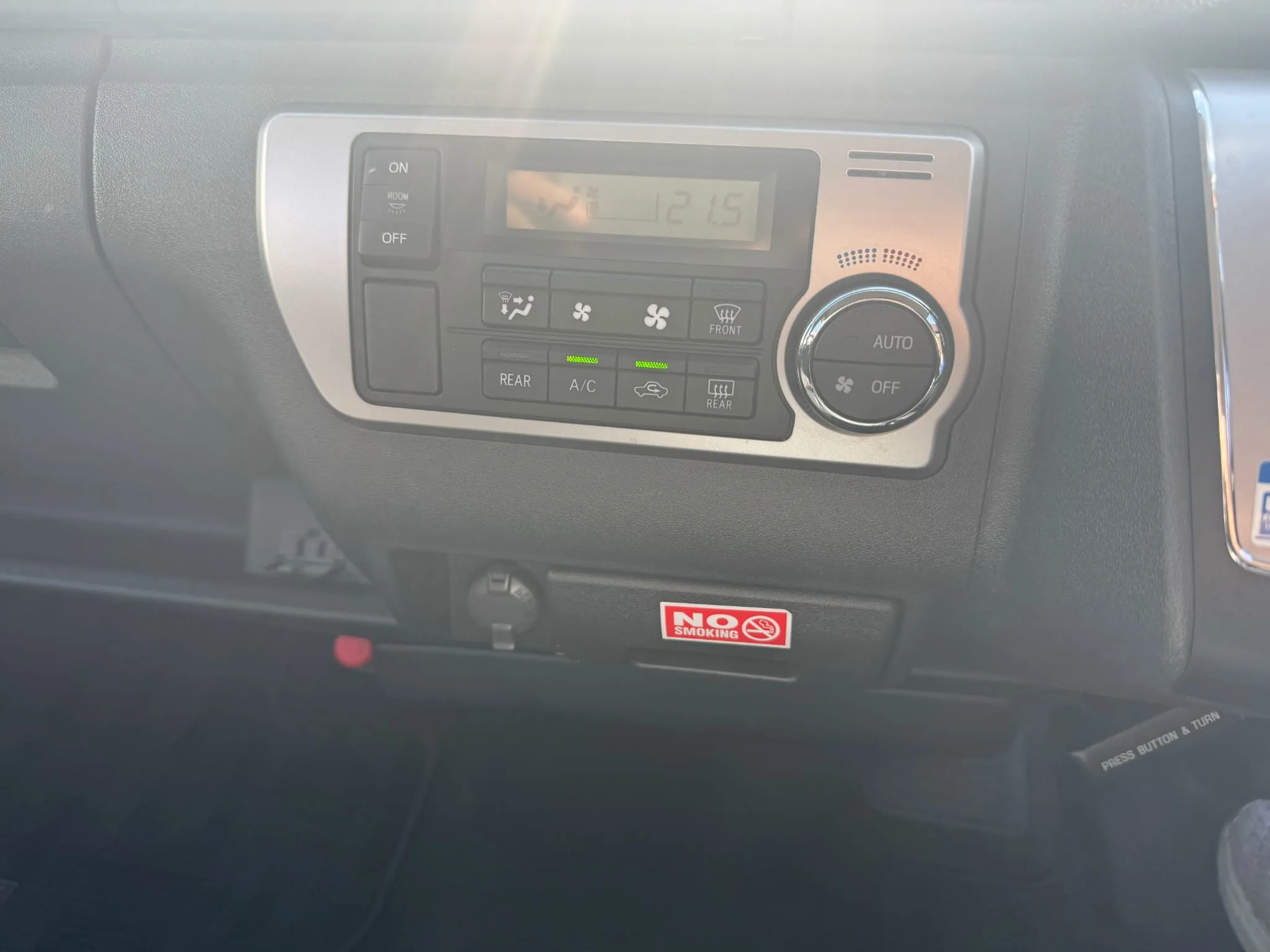2025 Toyota Hiace Grand Cabin – 10 Seater (14 Seater Convertible) for export from Japan