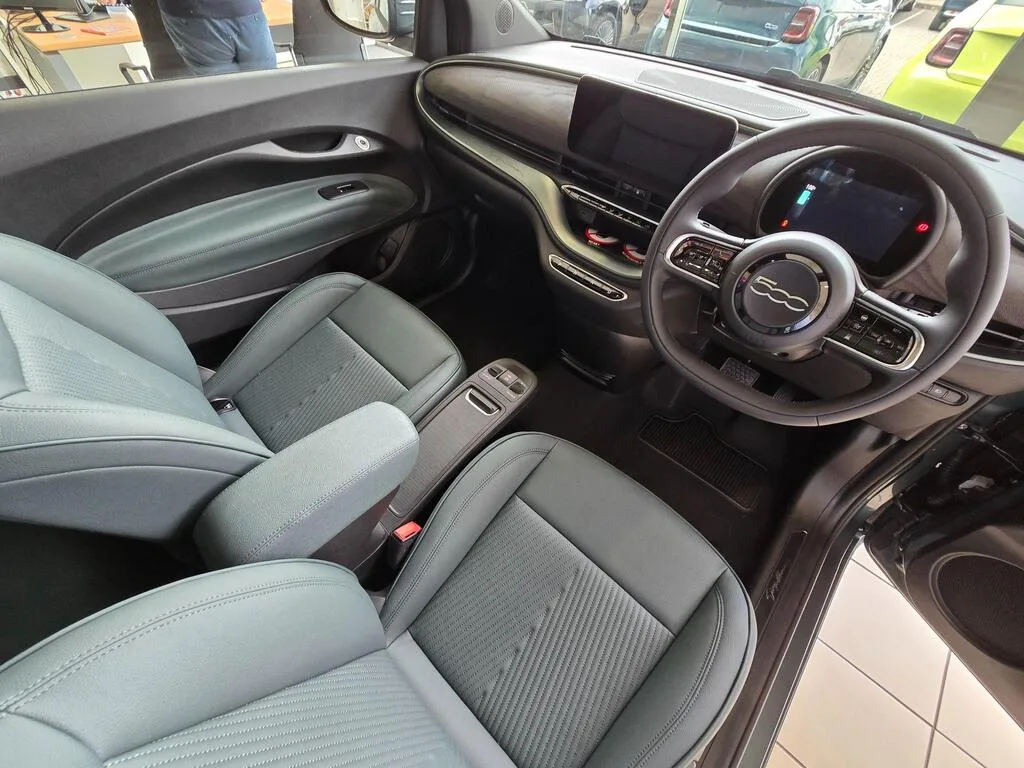 2025  BRAND NEW FIAT 500e – GIORGIO ARMANI EDITION