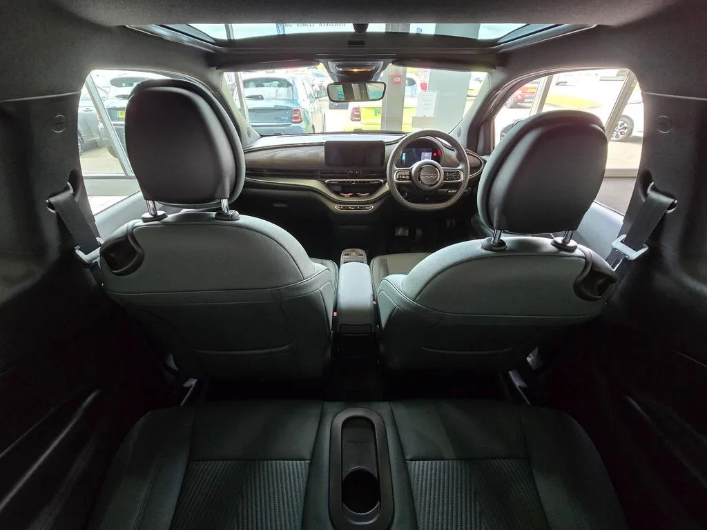 2025  BRAND NEW FIAT 500e – GIORGIO ARMANI EDITION