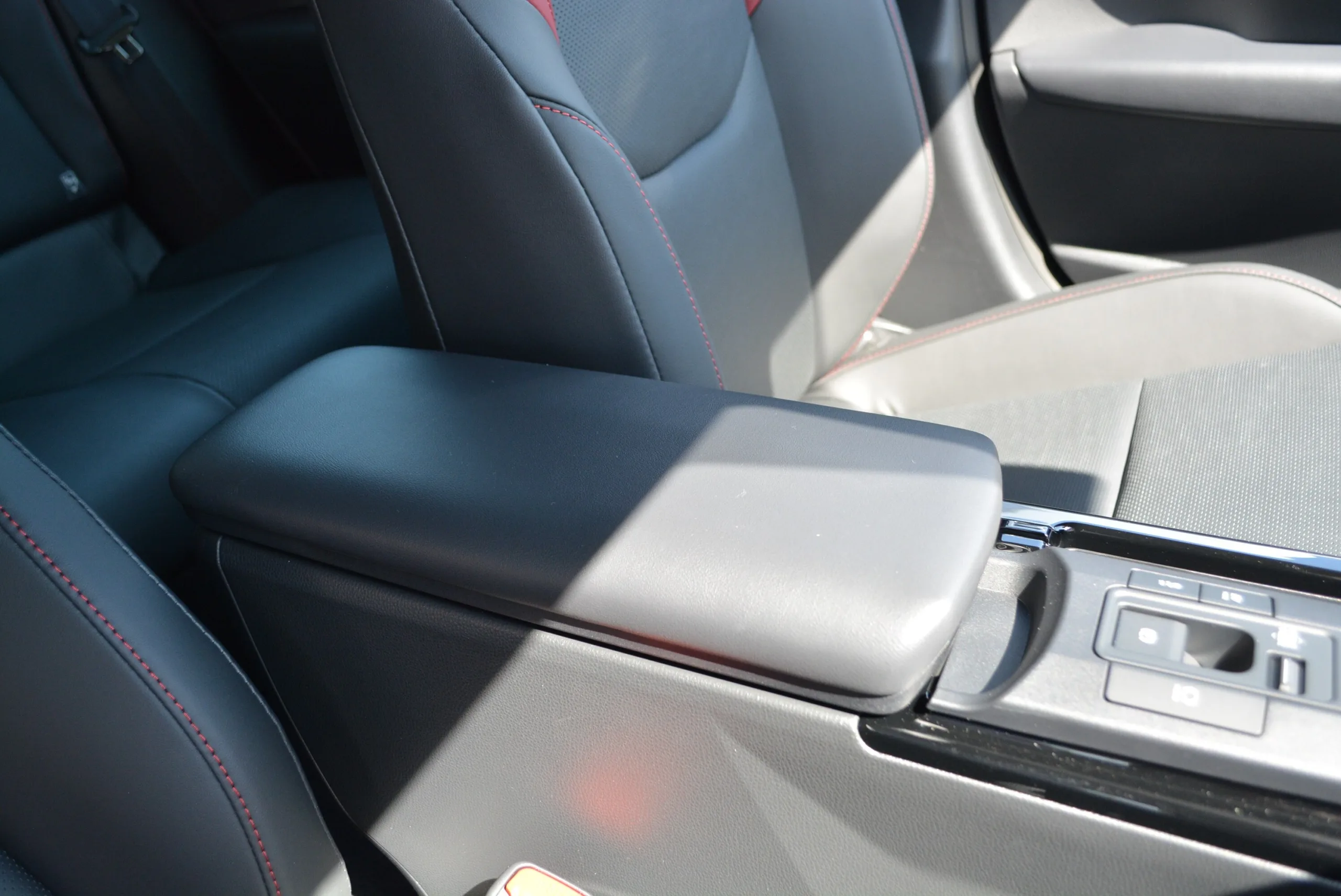 2025 TOYOTA PRIUS 2.0 Z ZEUS Aero Package