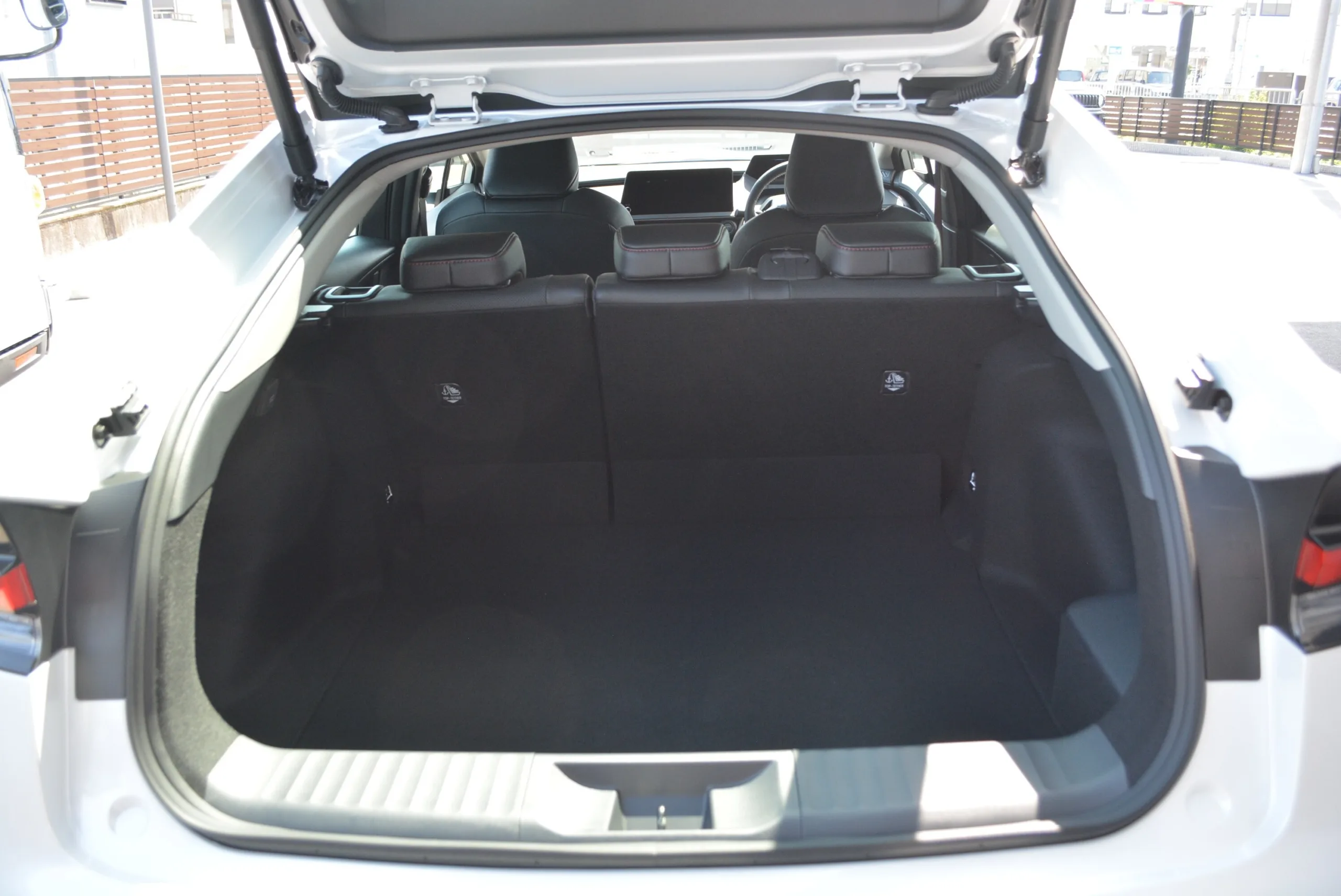 2025 TOYOTA PRIUS 2.0 Z ZEUS Aero Package