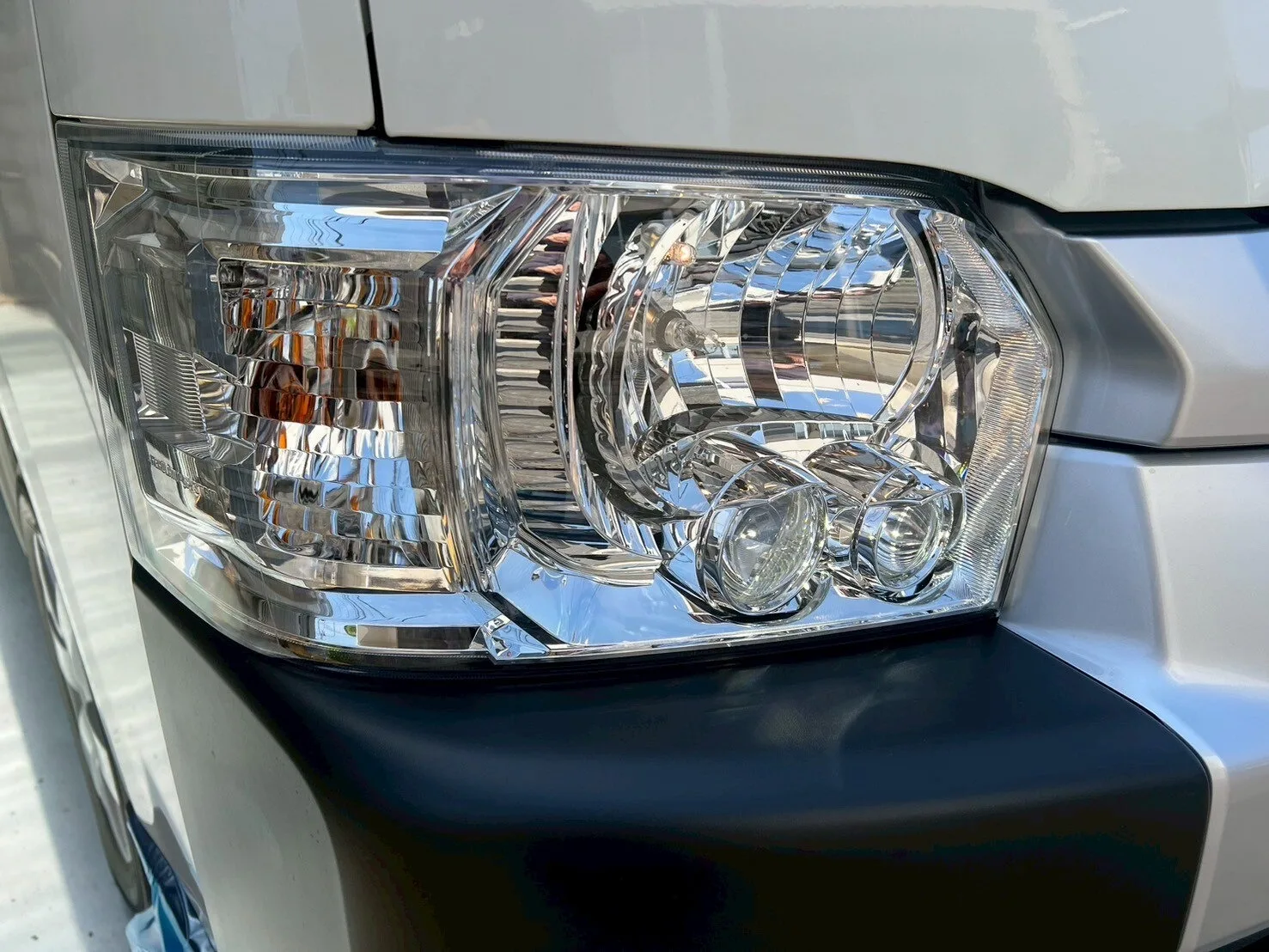 2025 Toyota Hiace Commuter 2.8 GL Diesel Turbo – 14-Seater for export from Japan