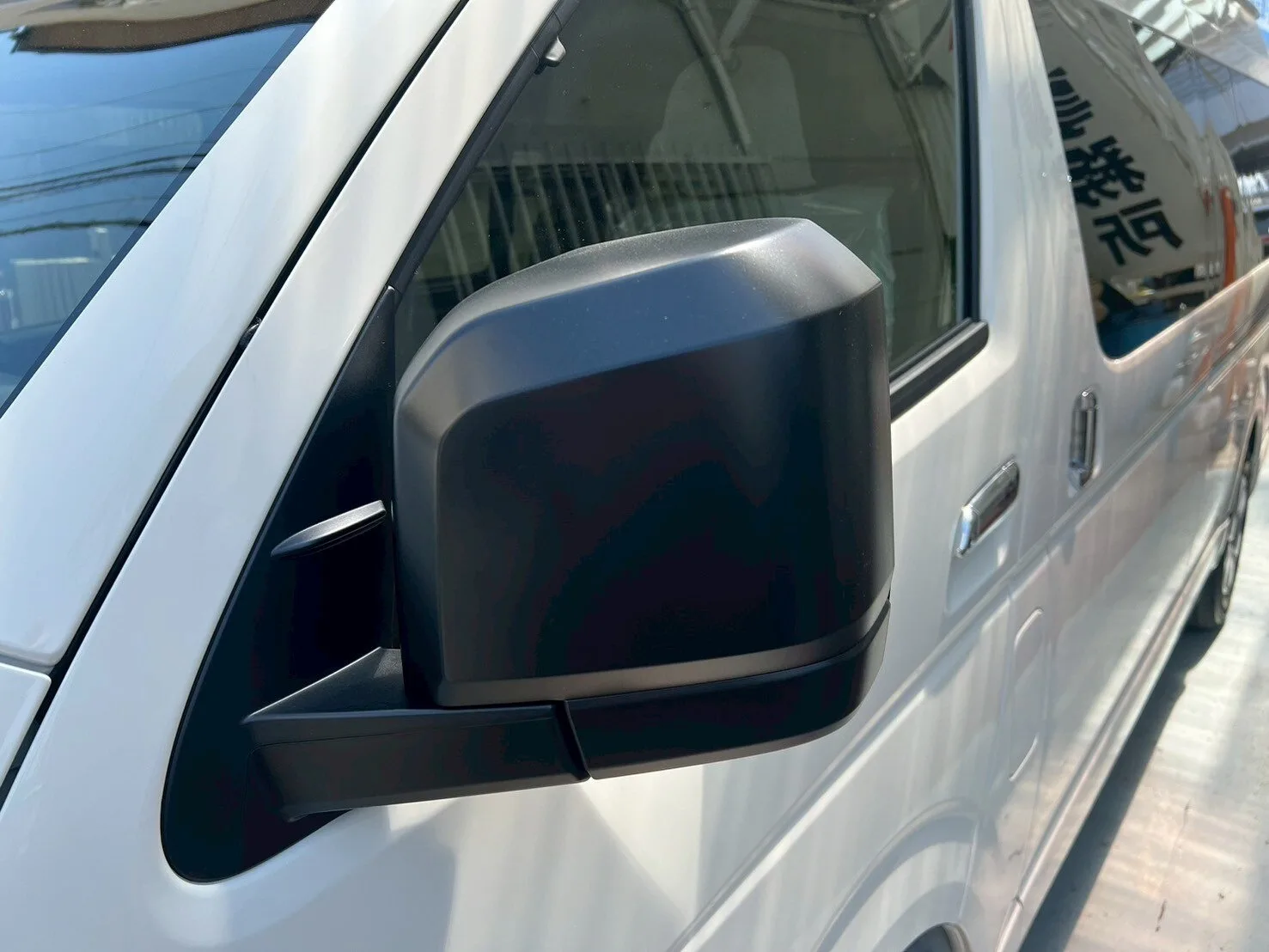 2025 Toyota Hiace Commuter 2.8 GL Diesel Turbo – 14-Seater for export from Japan