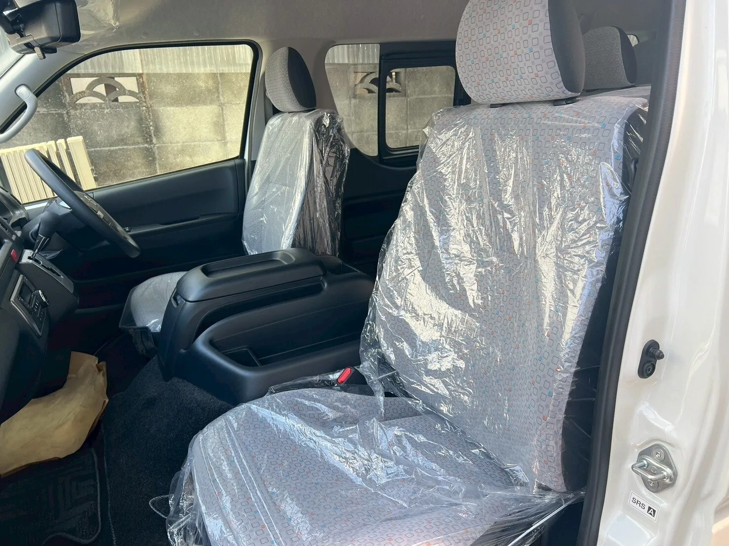 2025 Toyota Hiace Commuter 2.8 GL Diesel Turbo – 14-Seater for export from Japan