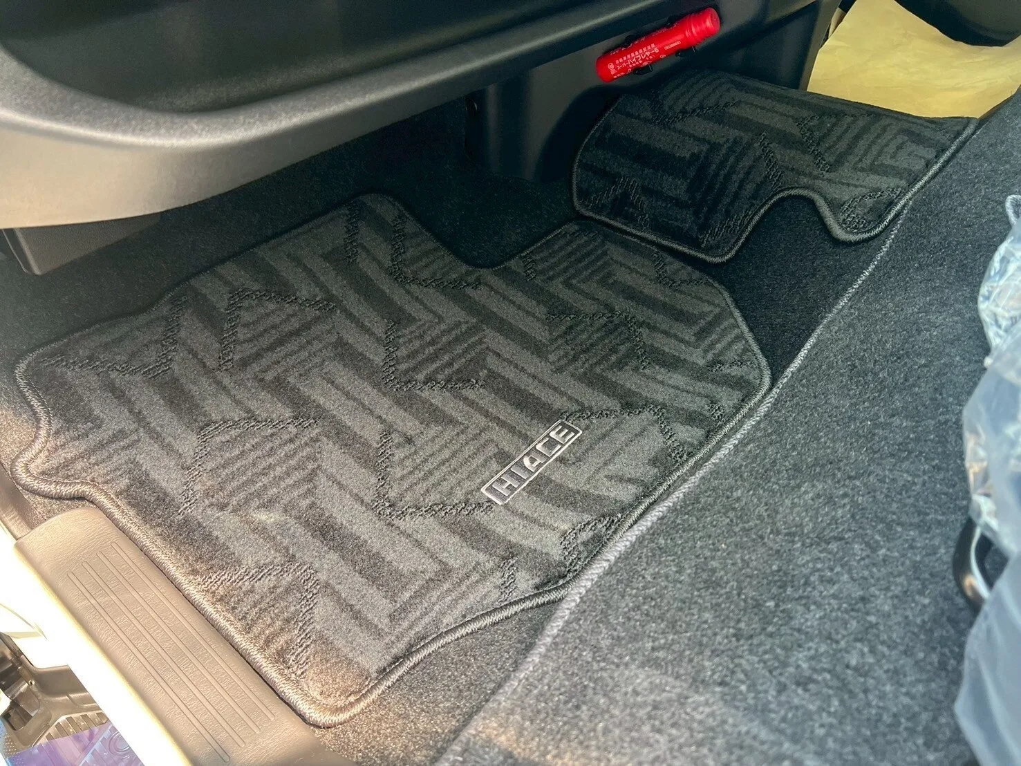 2025 Toyota Hiace Commuter 2.8 GL Diesel Turbo – 14-Seater for export from Japan