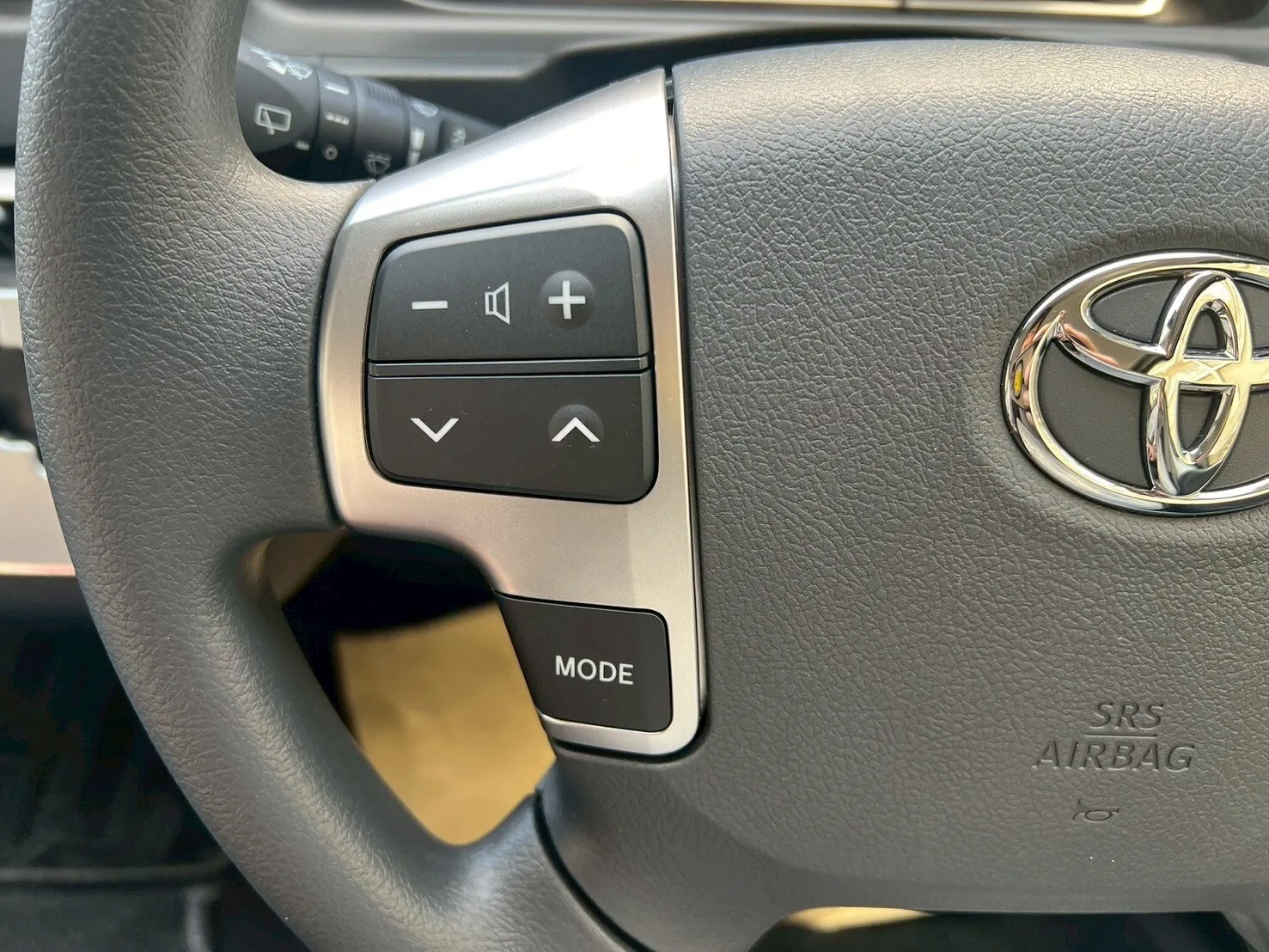 2025 Toyota Hiace Commuter 2.8 GL Diesel Turbo – 14-Seater for export from Japan