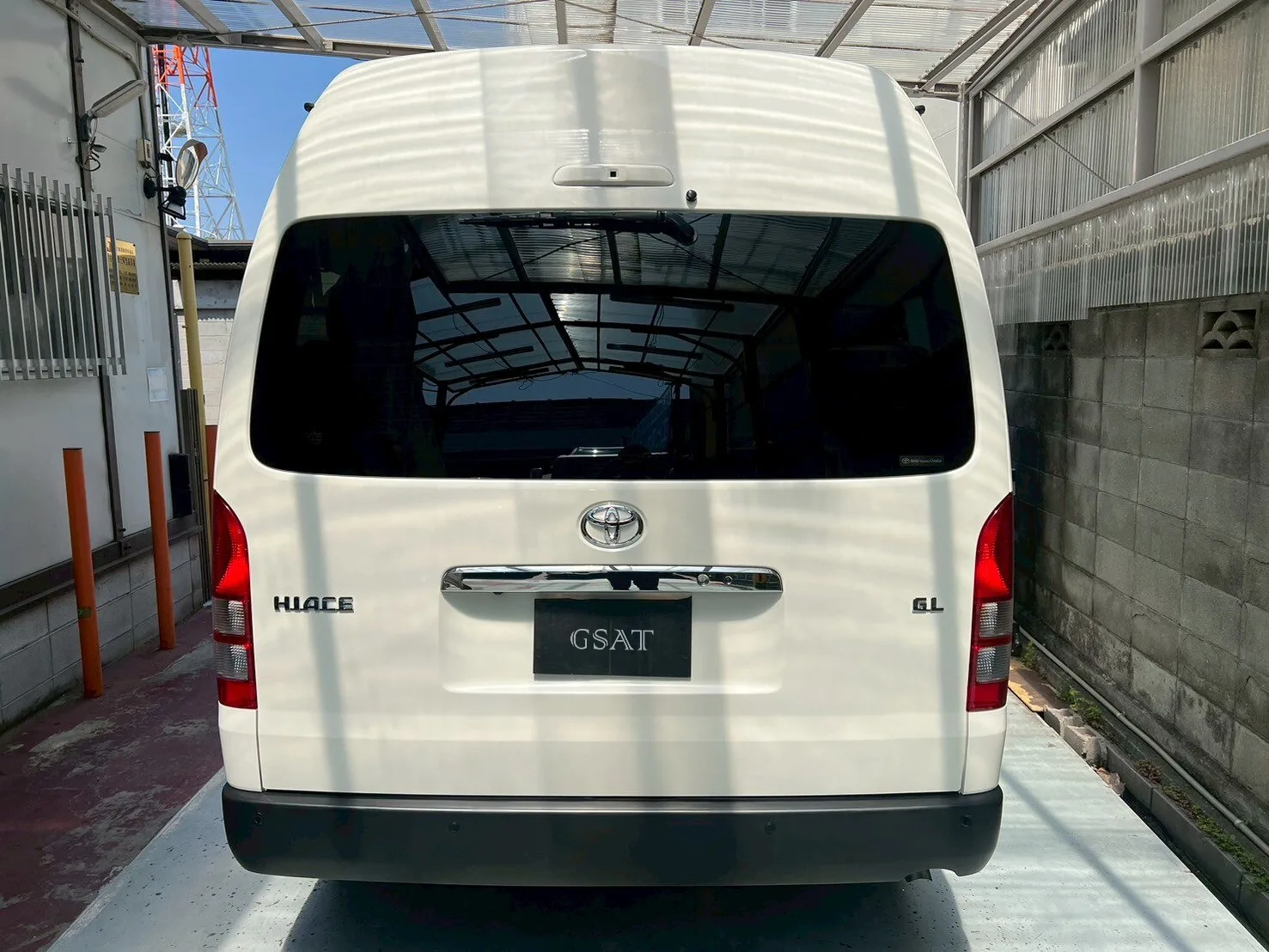 2025 Toyota Hiace Commuter 2.8 GL Diesel Turbo – 14-Seater for export from Japan