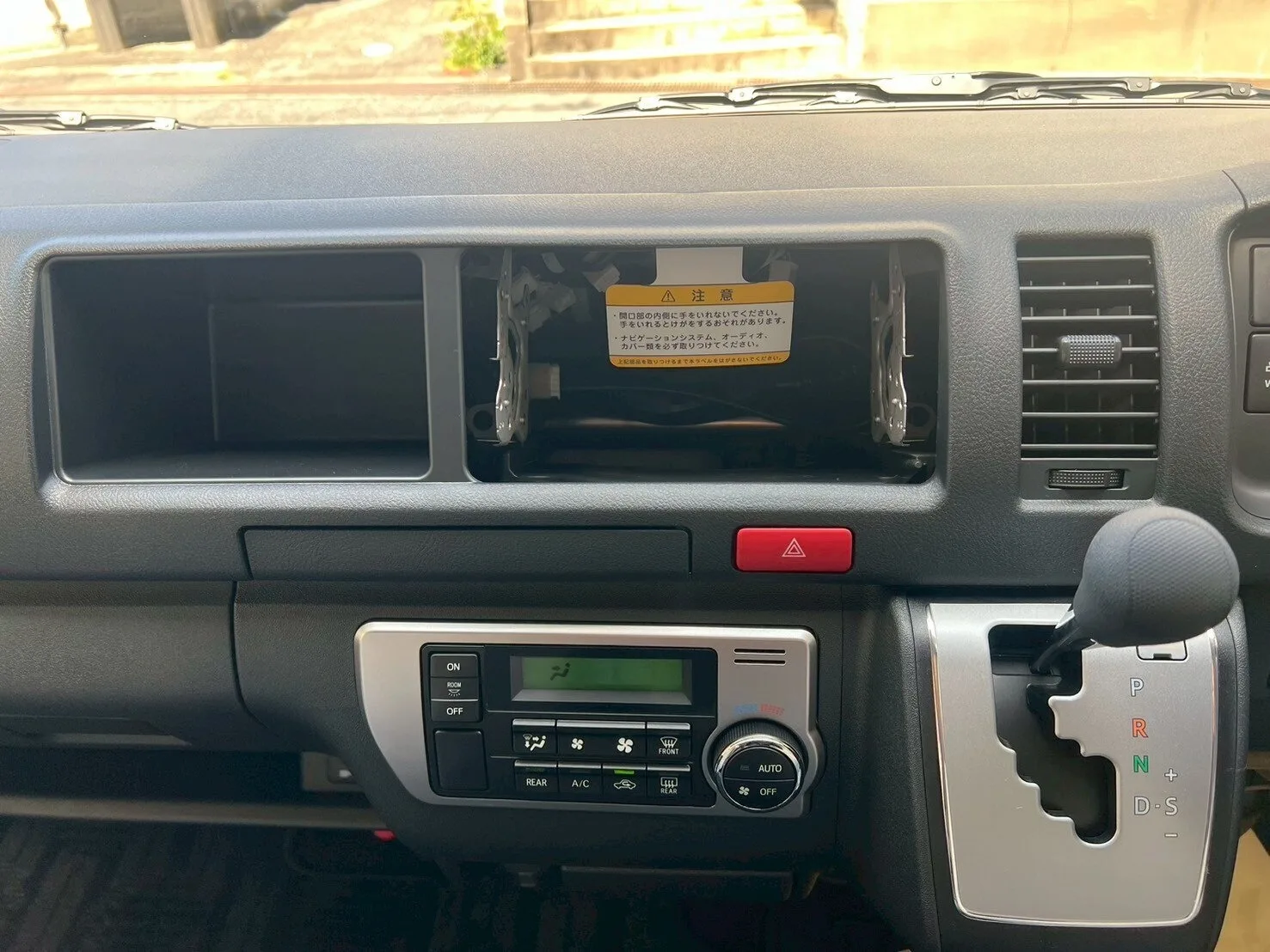 2025 Toyota Hiace Commuter 2.8 GL Diesel Turbo – 14-Seater for export from Japan
