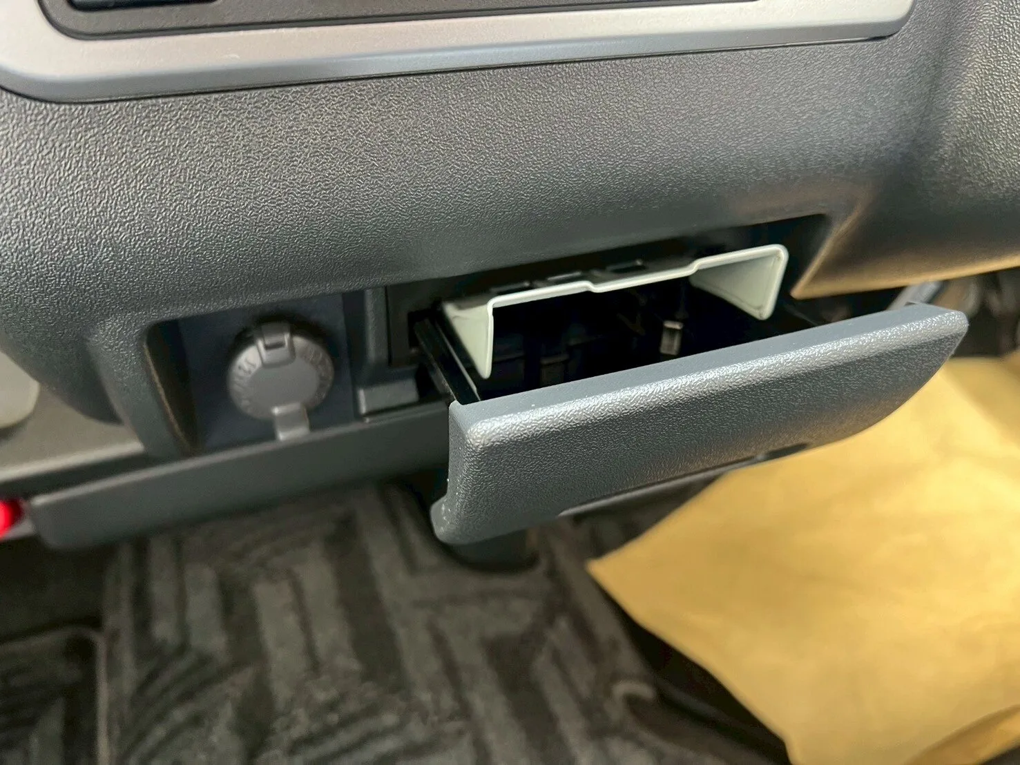 2025 Toyota Hiace Commuter 2.8 GL Diesel Turbo – 14-Seater for export from Japan