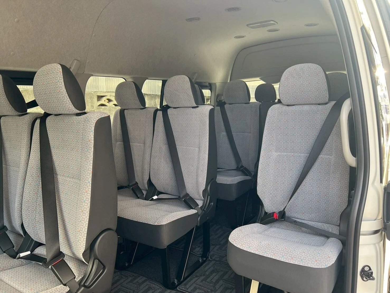 2025 Toyota Hiace Commuter 2.8 GL Diesel Turbo – 14-Seater for export from Japan