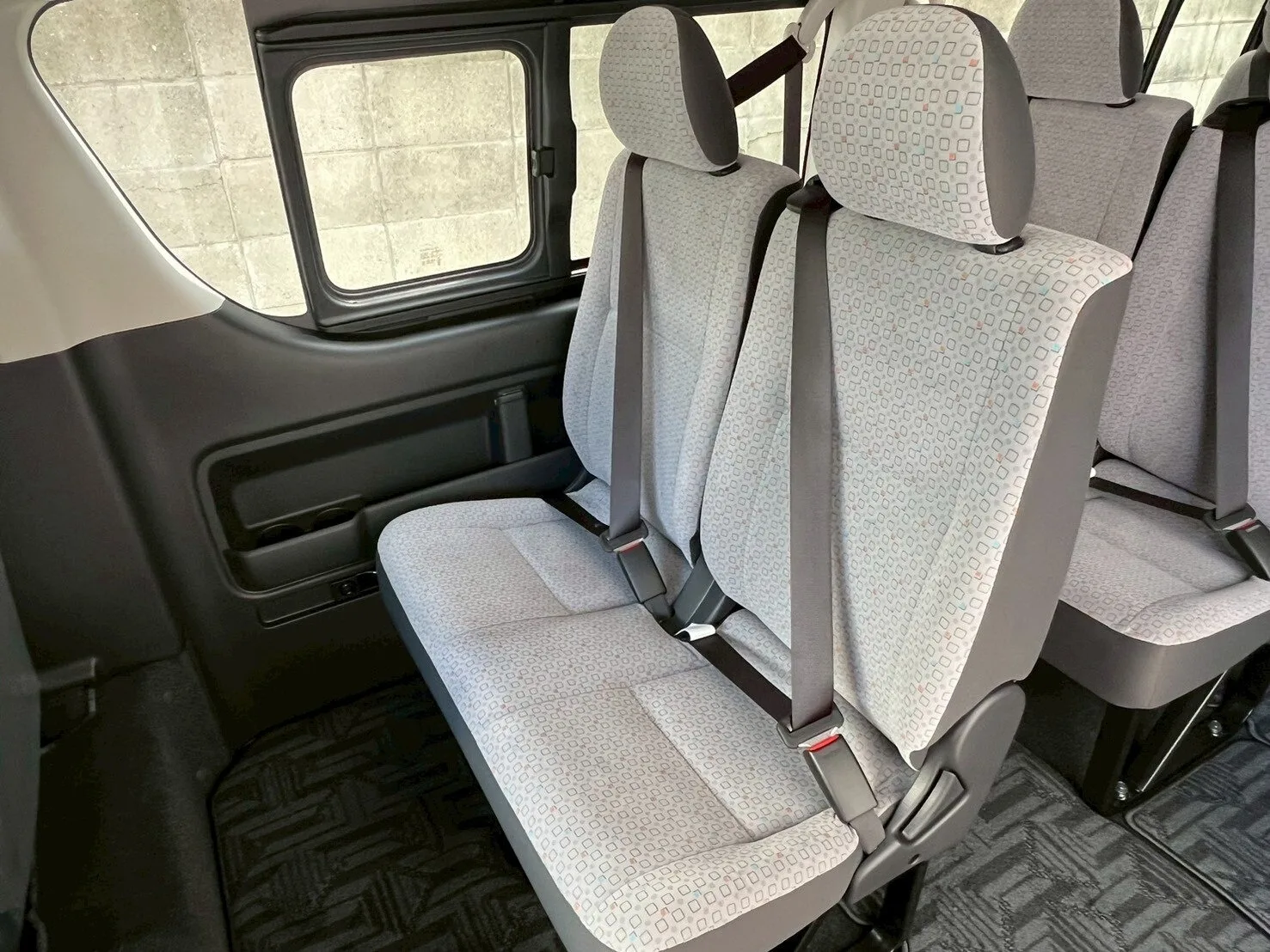 2025 Toyota Hiace Commuter 2.8 GL Diesel Turbo – 14-Seater for export from Japan