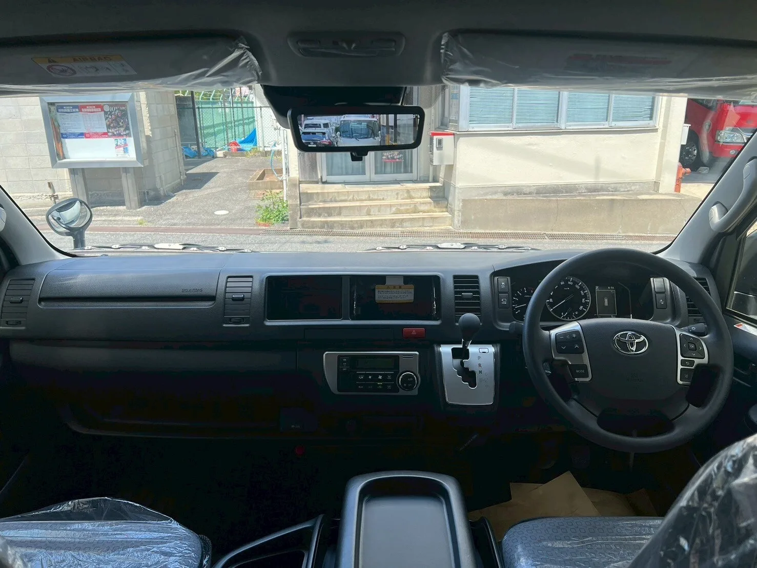 2025 Toyota Hiace Commuter 2.8 GL Diesel Turbo – 14-Seater for export from Japan
