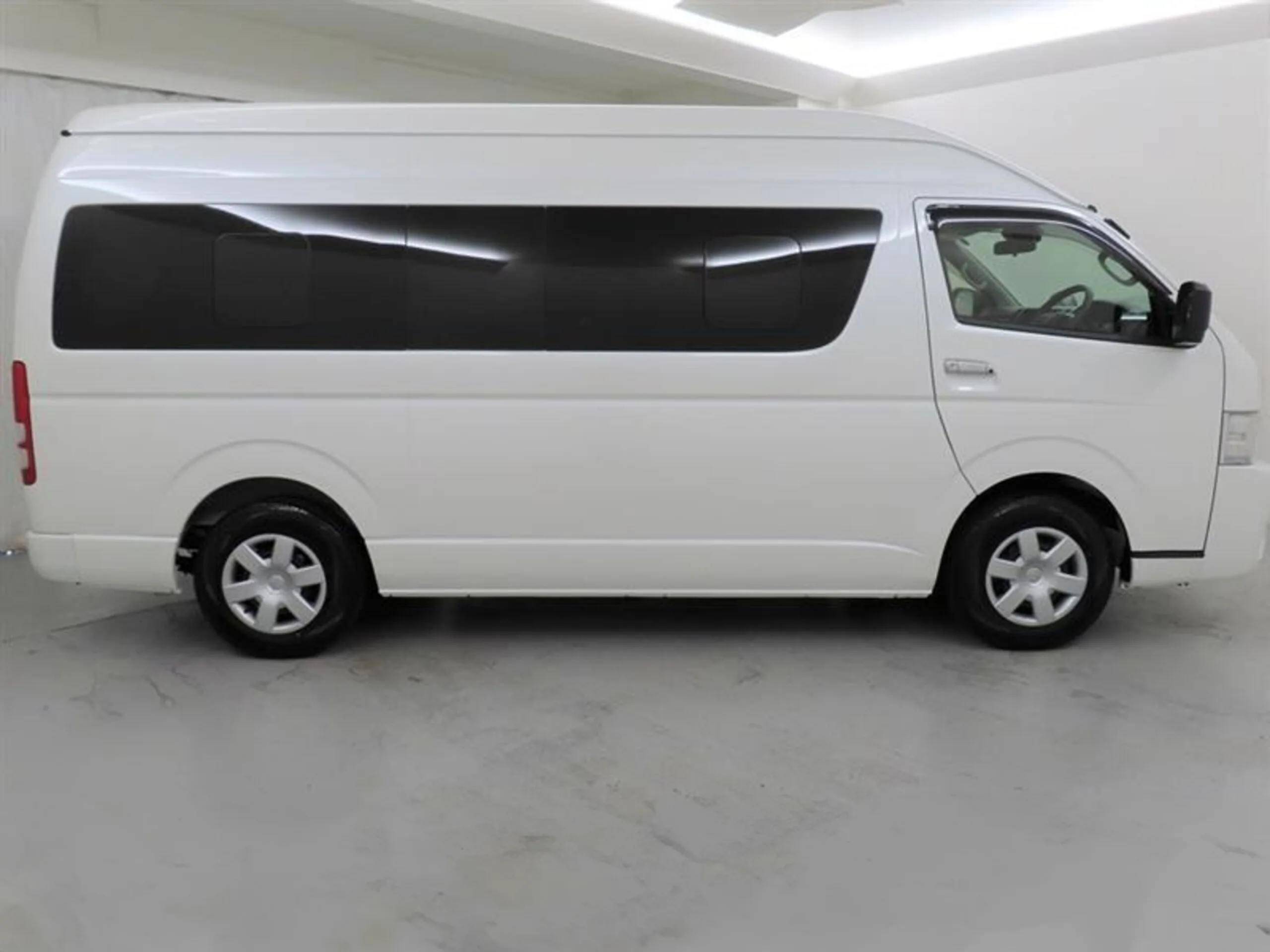 2025 Toyota Hiace Commuter 2.8 GL Diesel Turbo 14 seater (No.961014) for export from Japan