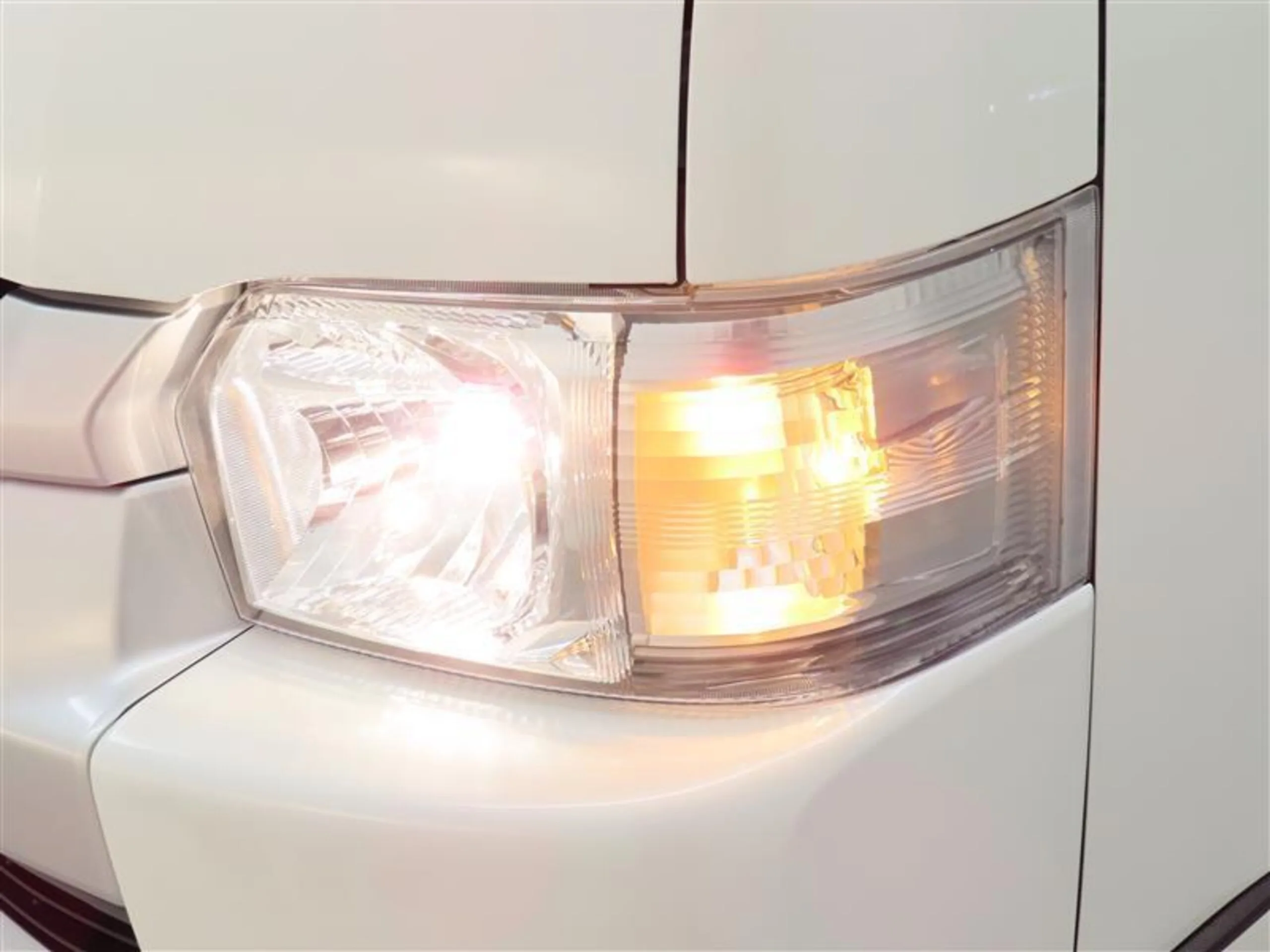 2025 Toyota Hiace Commuter 2.8 GL Diesel Turbo 14 seater (No.961014) for export from Japan