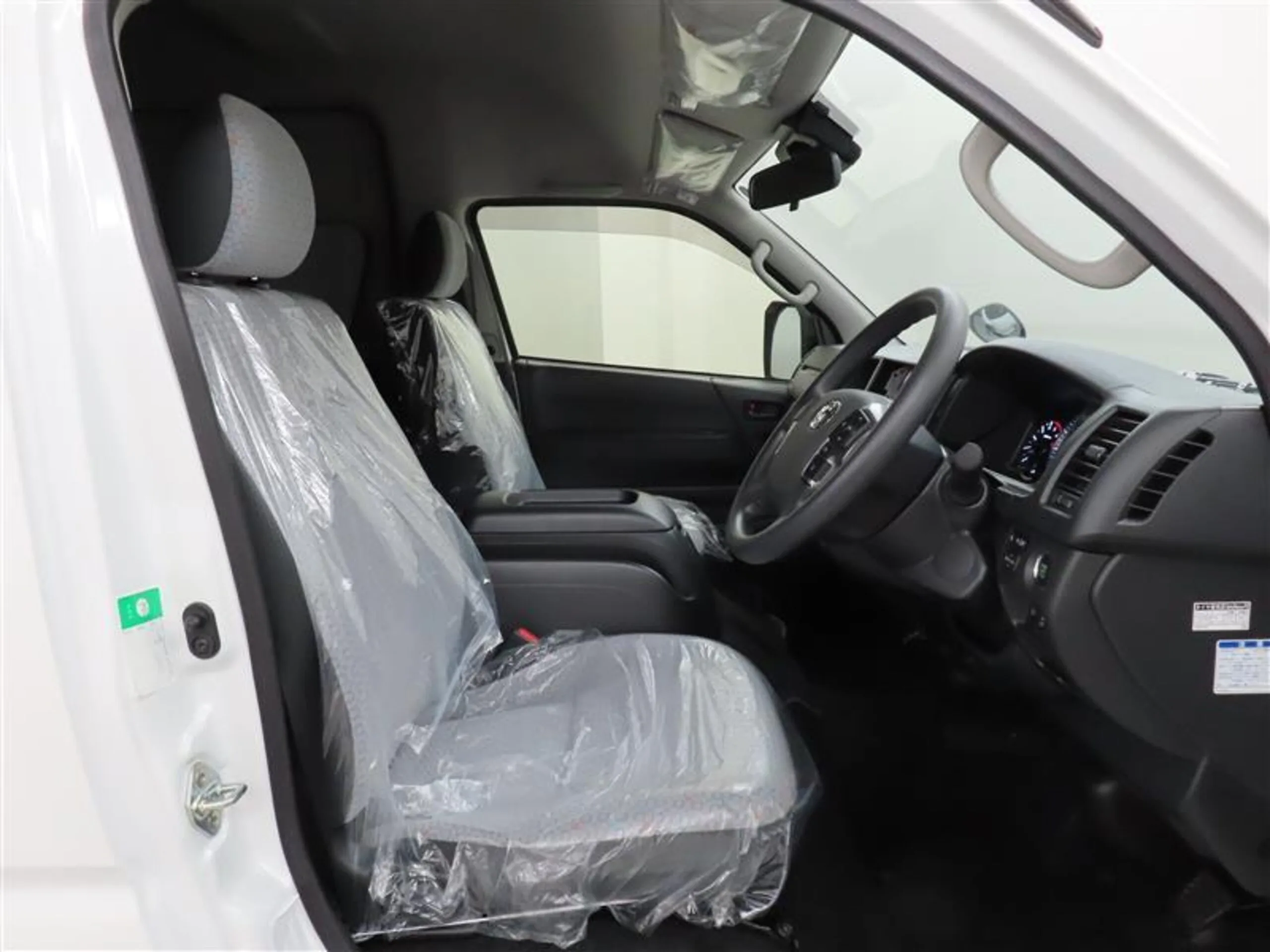 2025 Toyota Hiace Commuter 2.8 GL Diesel Turbo 14 seater (No.961014) for export from Japan